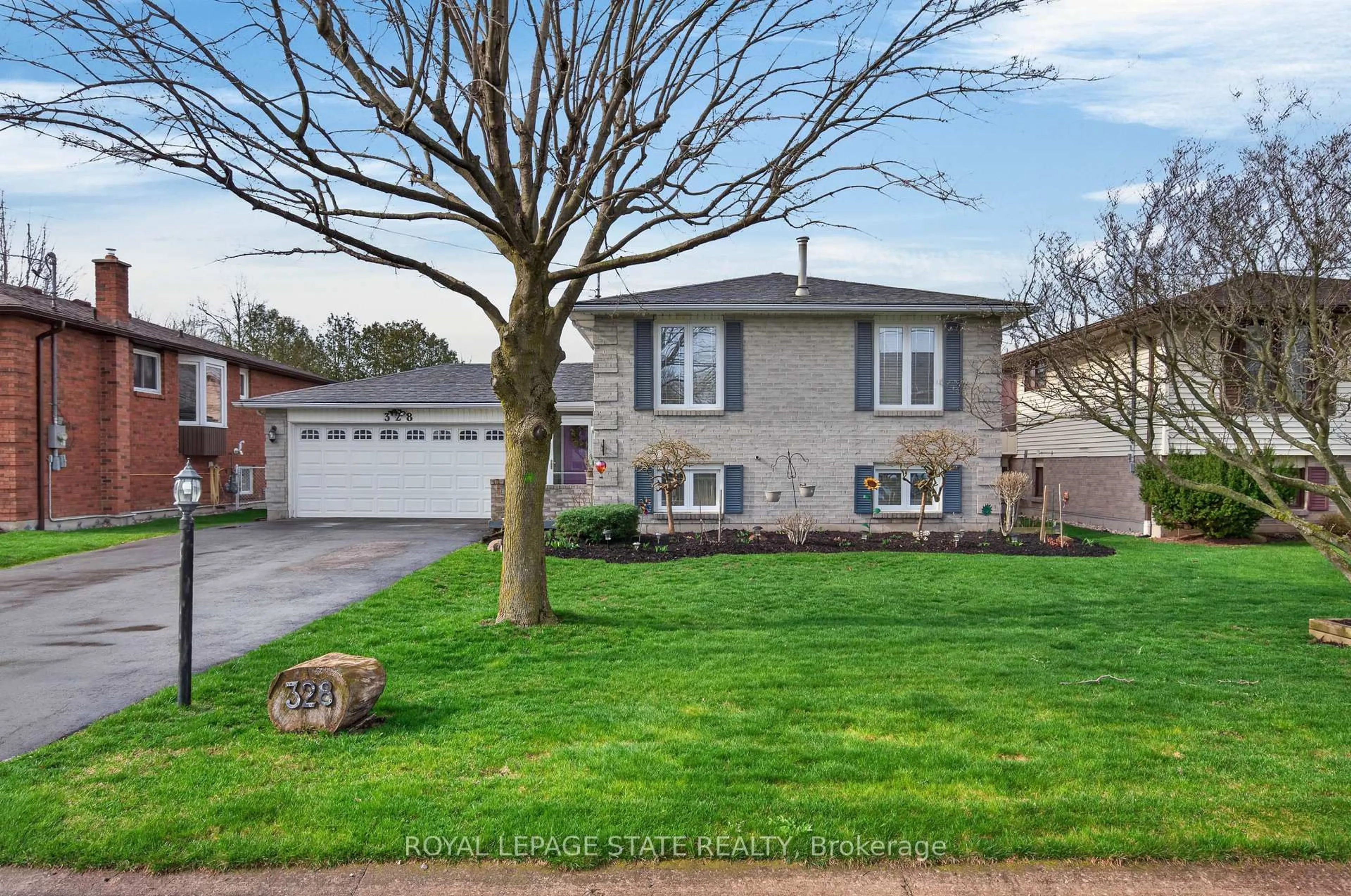 Home with vinyl exterior material, street for 328 MacCrae Dr, Haldimand Ontario N3W 1K6