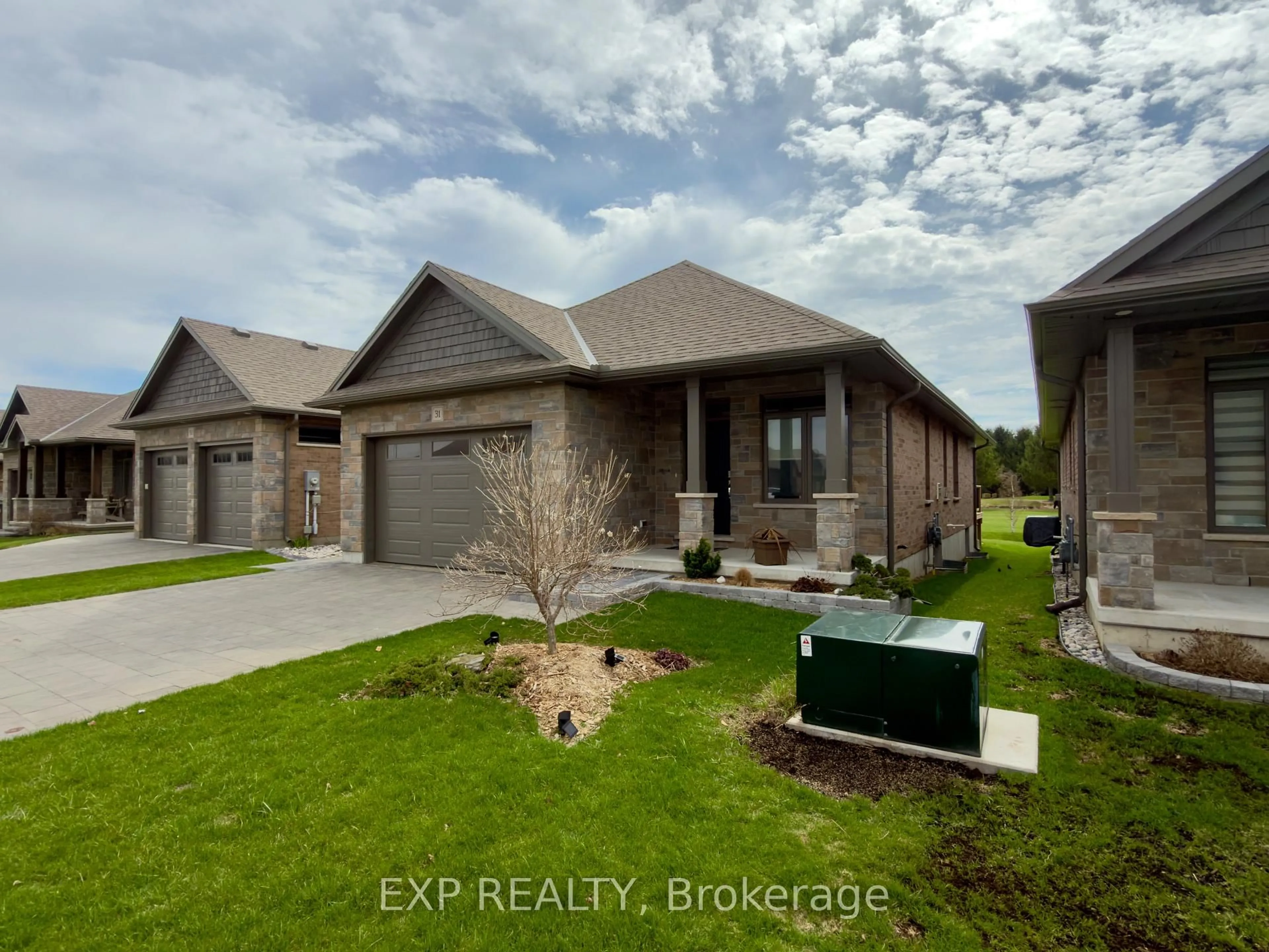 A pic from outside/outdoor area/front of a property/back of a property/a pic from drone, street for 159 Collins Way #31, Strathroy-Caradoc Ontario N7G 0G8