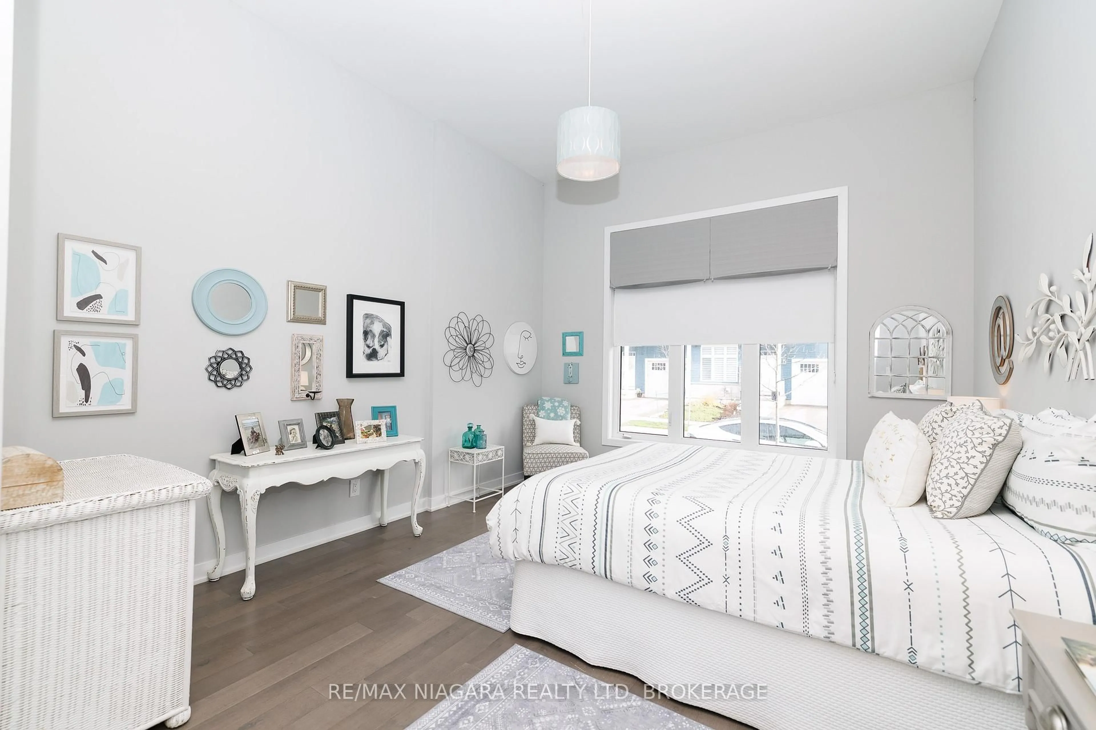 Bedroom with bed, unknown for 3615 Hibbard St, Fort Erie Ontario L0S 1N0