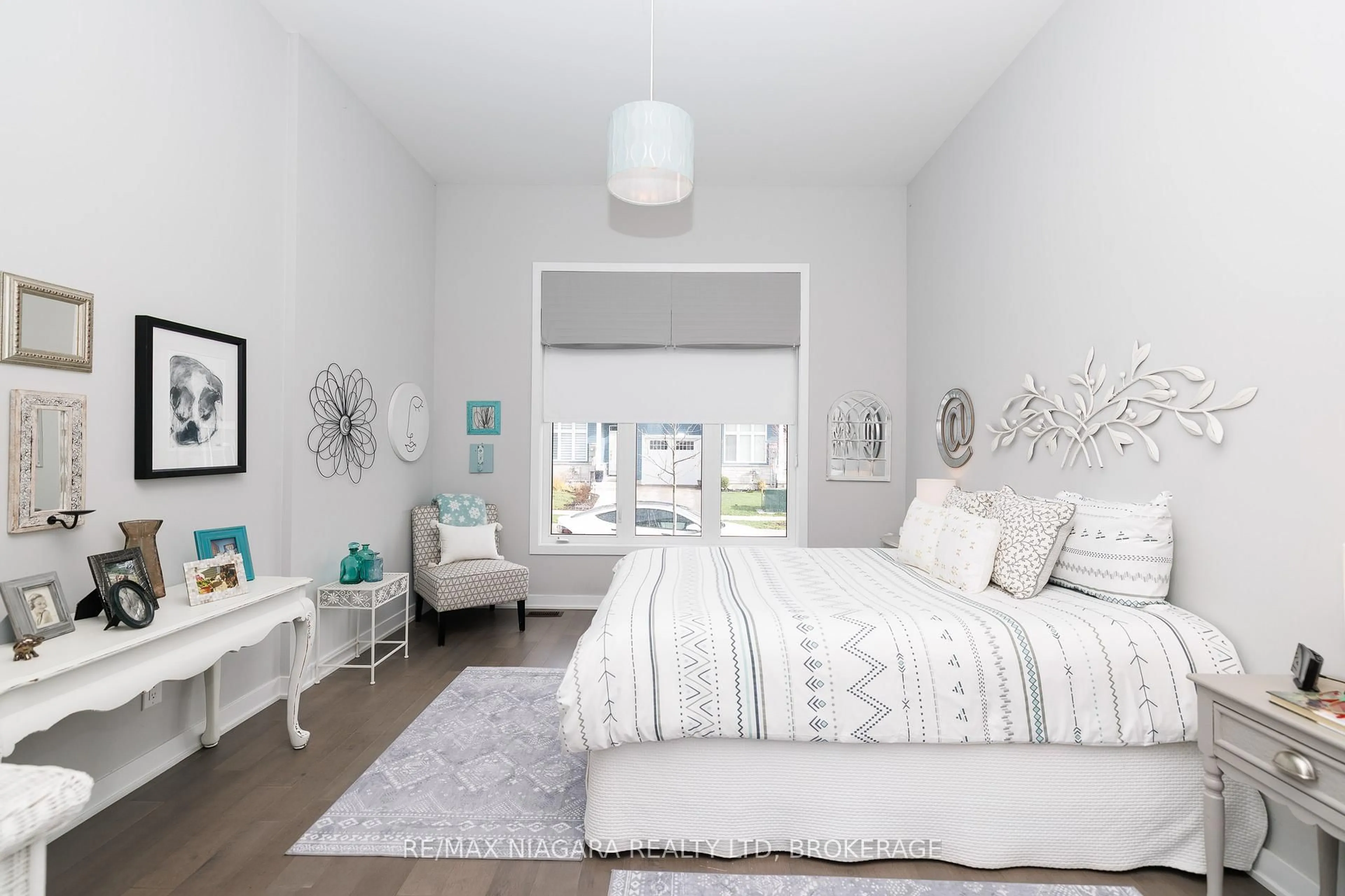 Bedroom with bed, unknown for 3615 Hibbard St, Fort Erie Ontario L0S 1N0