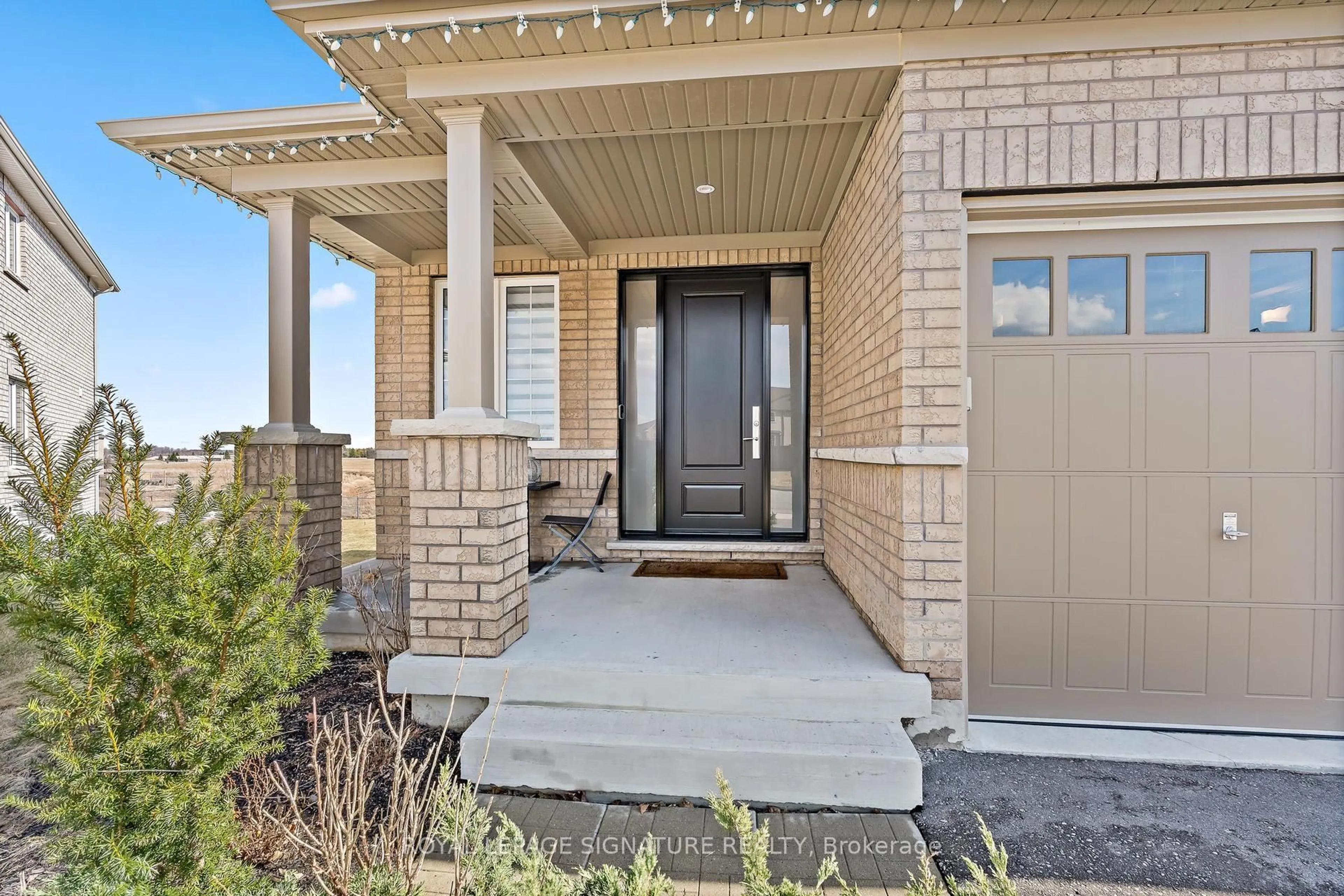 Indoor entryway for 737 Gilmour Cres, Shelburne Ontario L9V 3X2