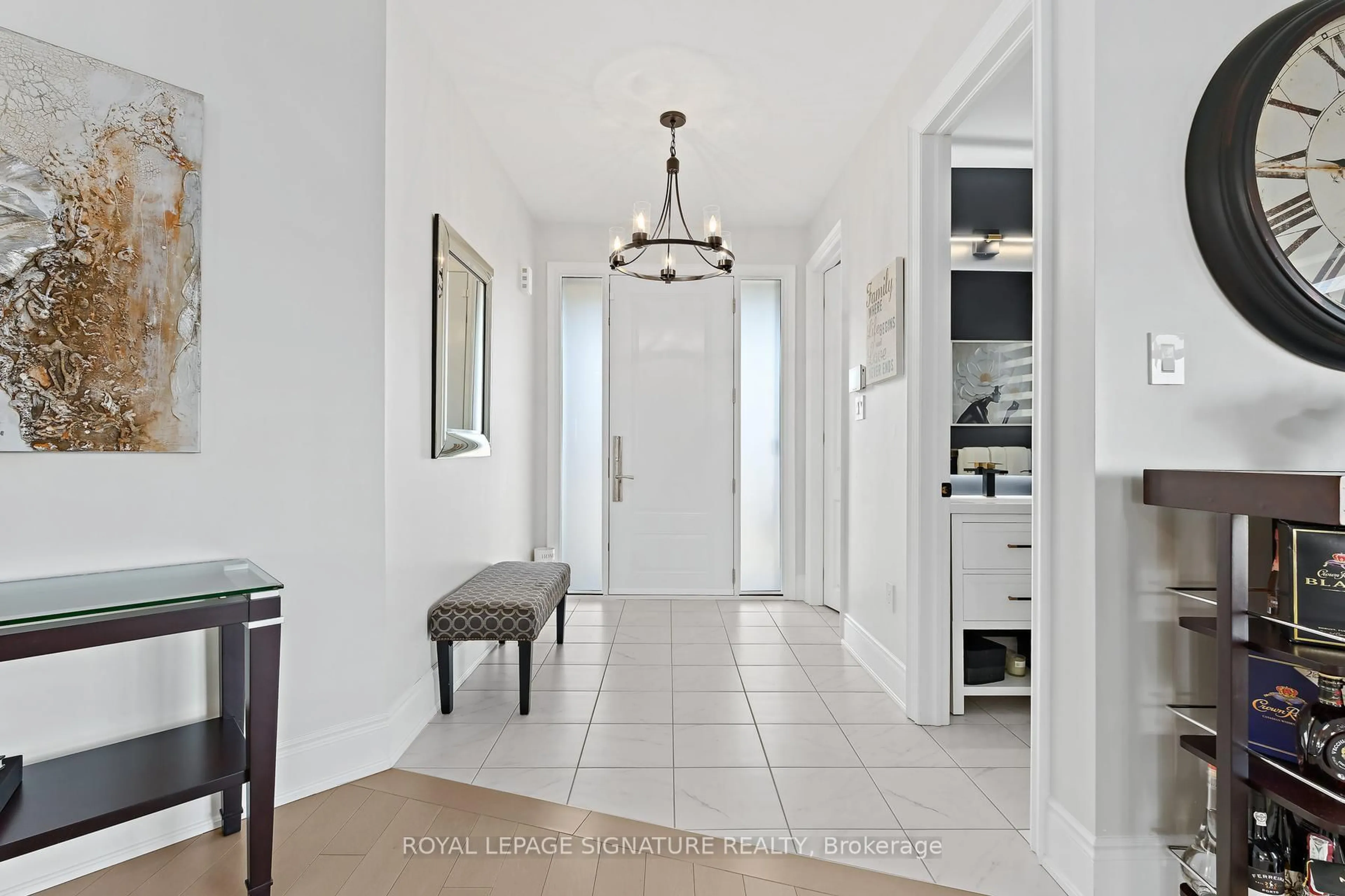 Indoor entryway for 737 Gilmour Cres, Shelburne Ontario L9V 3X2