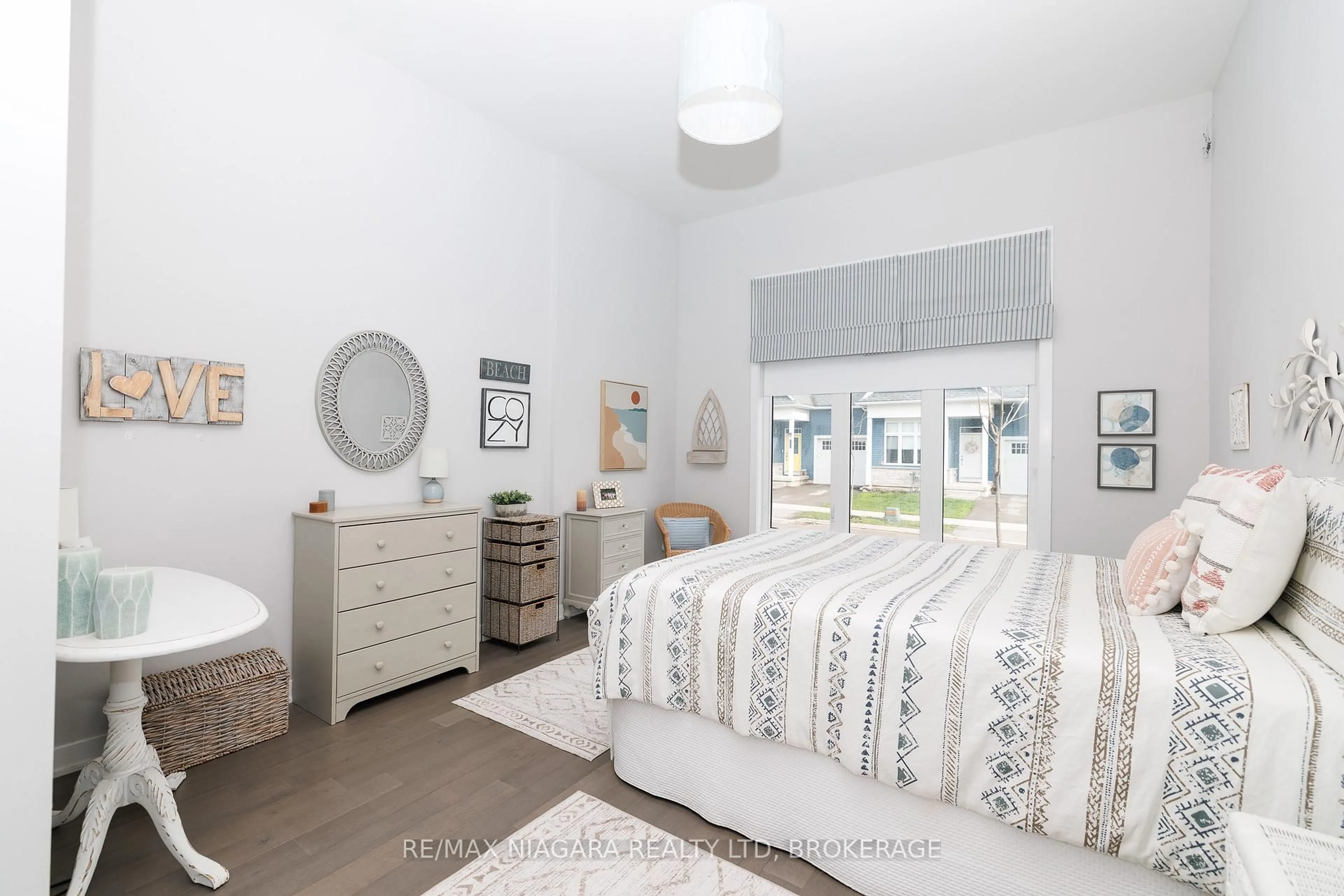 Bedroom with bed, unknown for 3619 Hibbard St, Fort Erie Ontario L0S 1N0