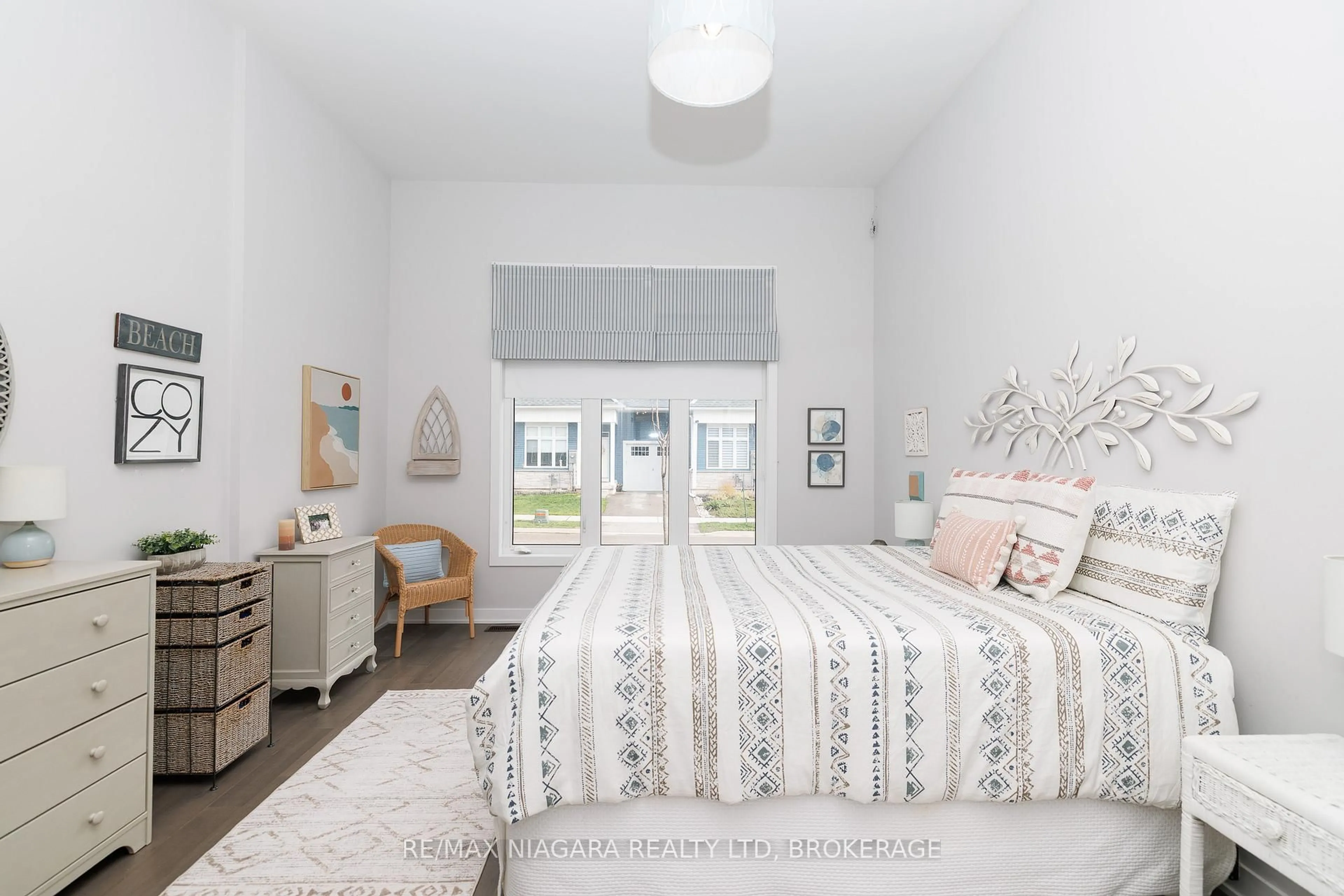 Bedroom with bed, unknown for 3619 Hibbard St, Fort Erie Ontario L0S 1N0