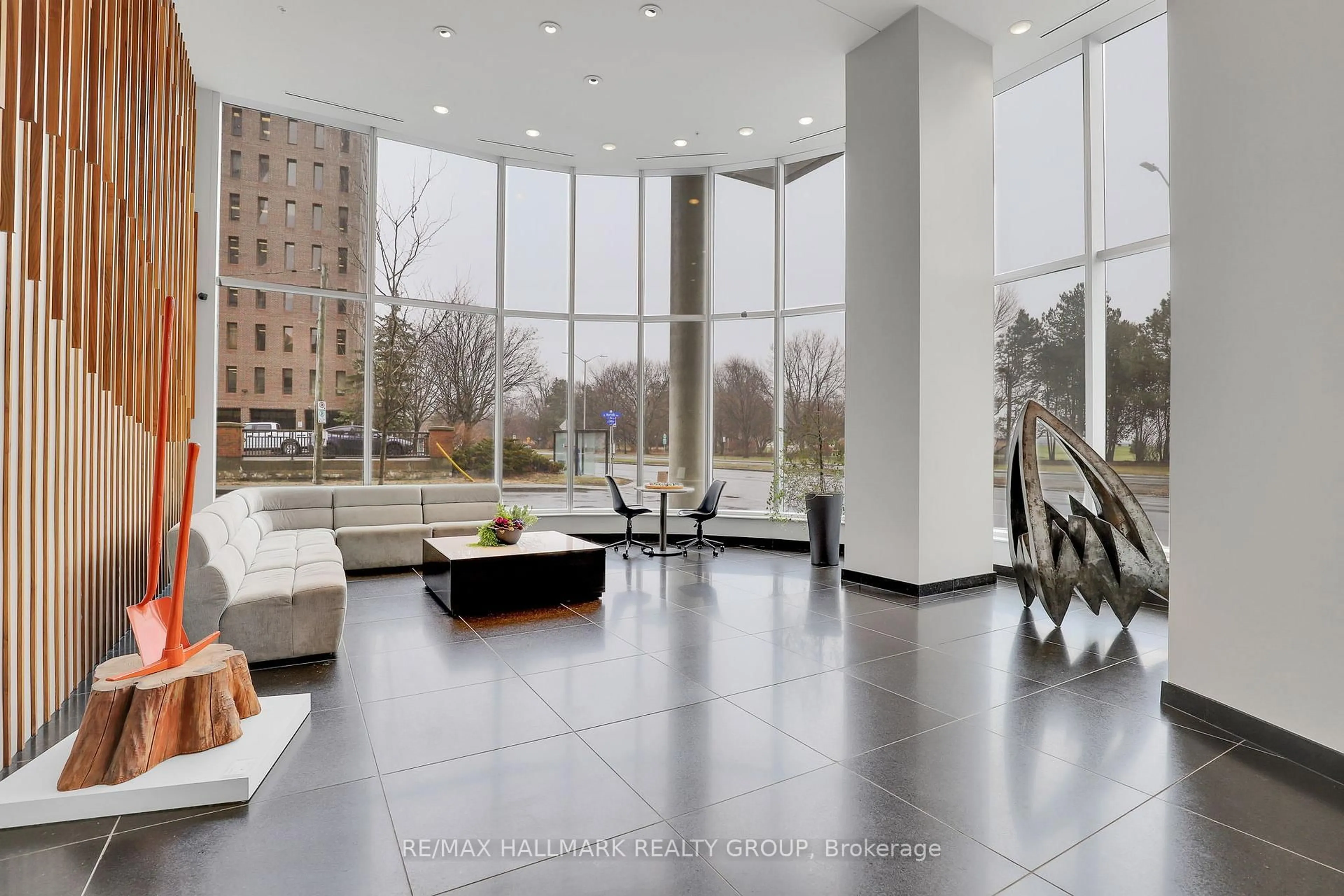 Lobby for 805 Carling Ave #1904, Ottawa Ontario K1Z 7L1