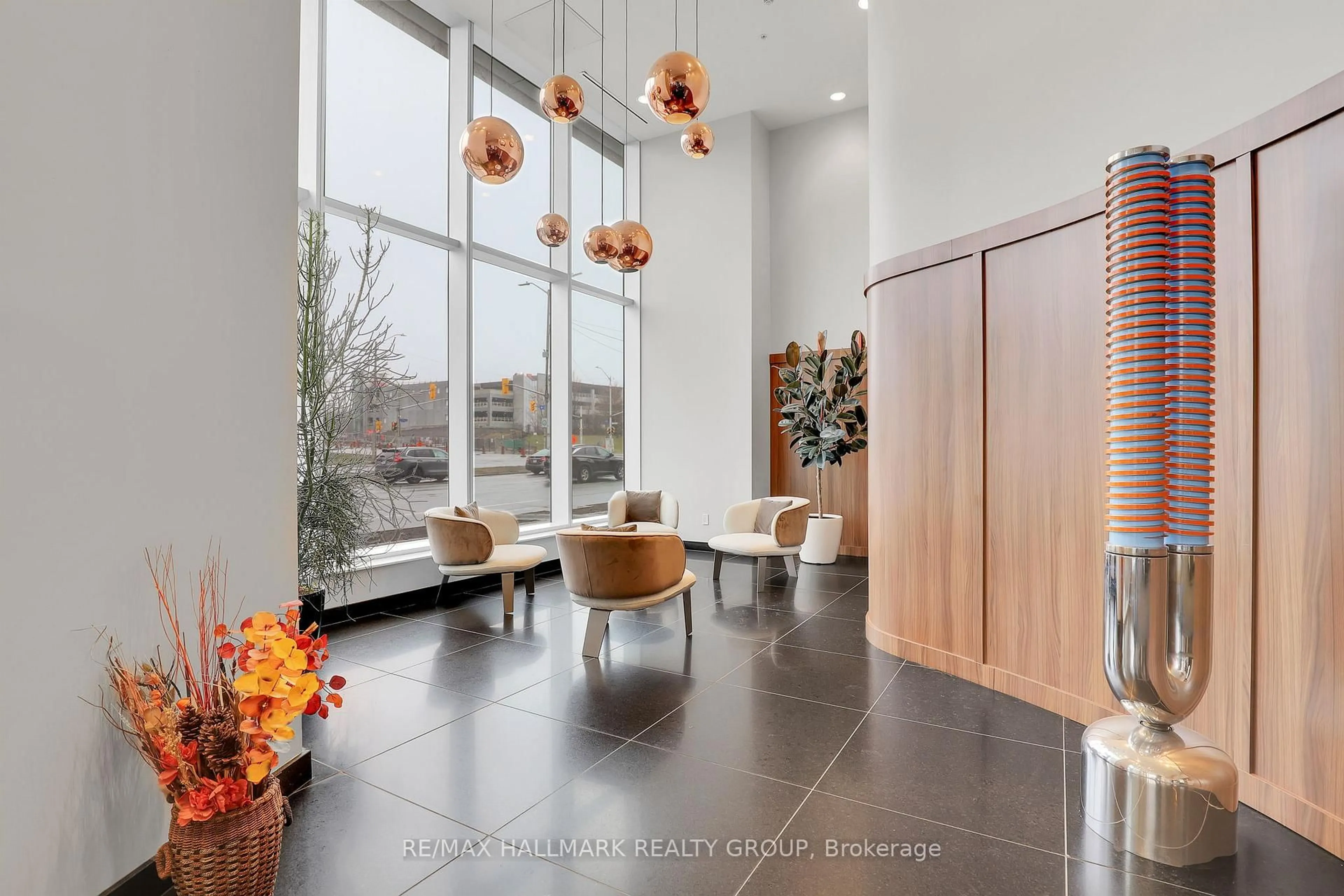 Indoor foyer for 805 Carling Ave #1904, Ottawa Ontario K1Z 7L1