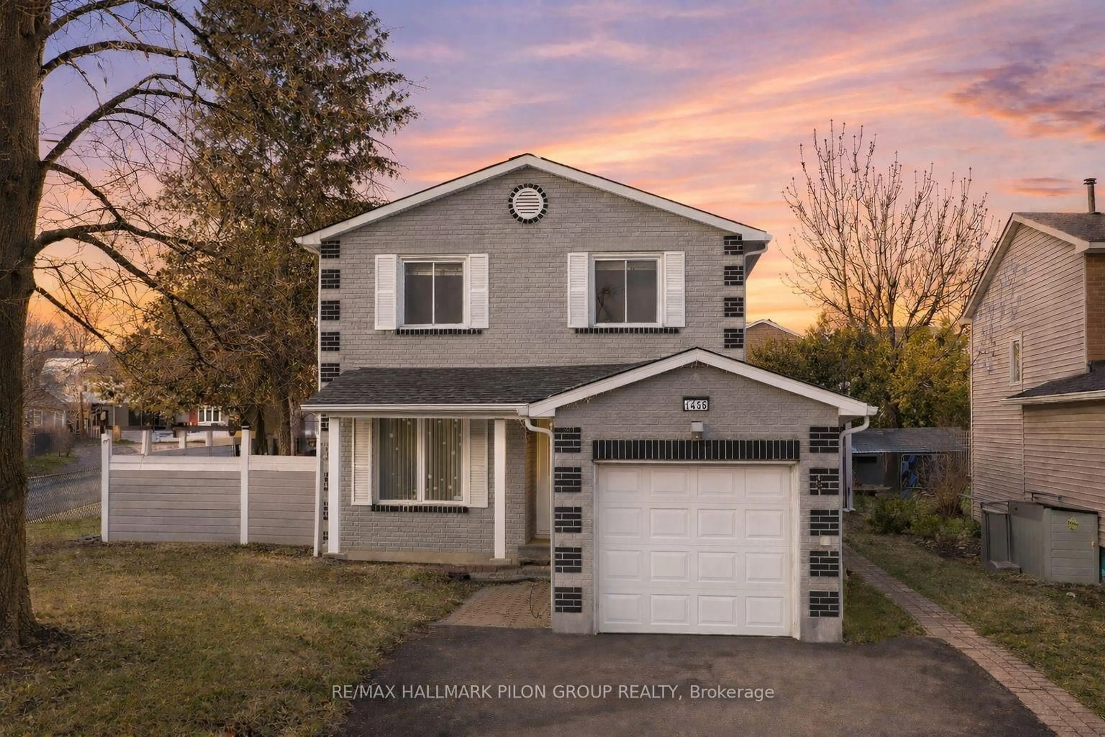 Home with vinyl exterior material, street for 1456 Prestone Dr, Ottawa Ontario K1E 1M4