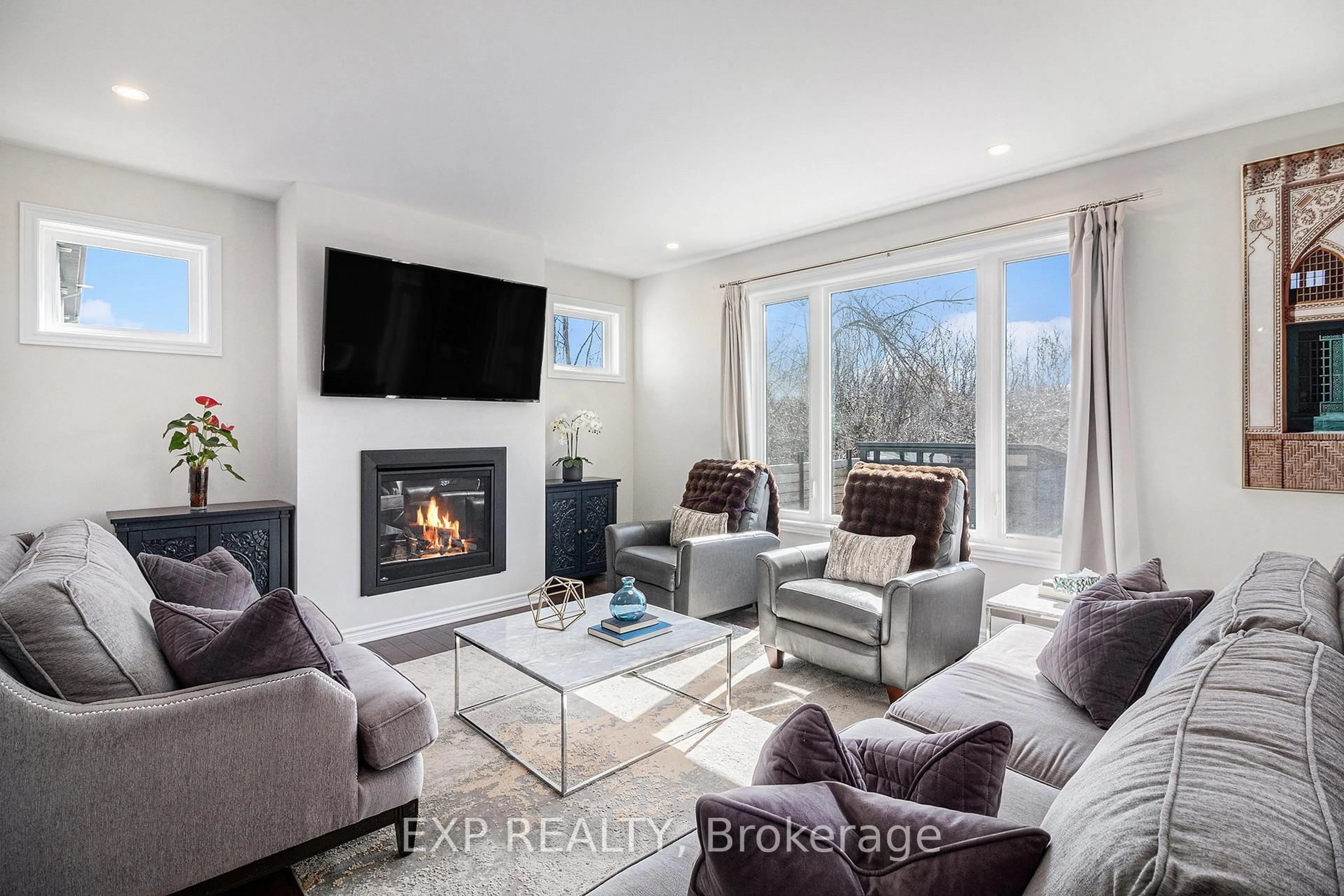 Living room with furniture, unknown for 107 Rallidale St, Ottawa Ontario K1X 0G7