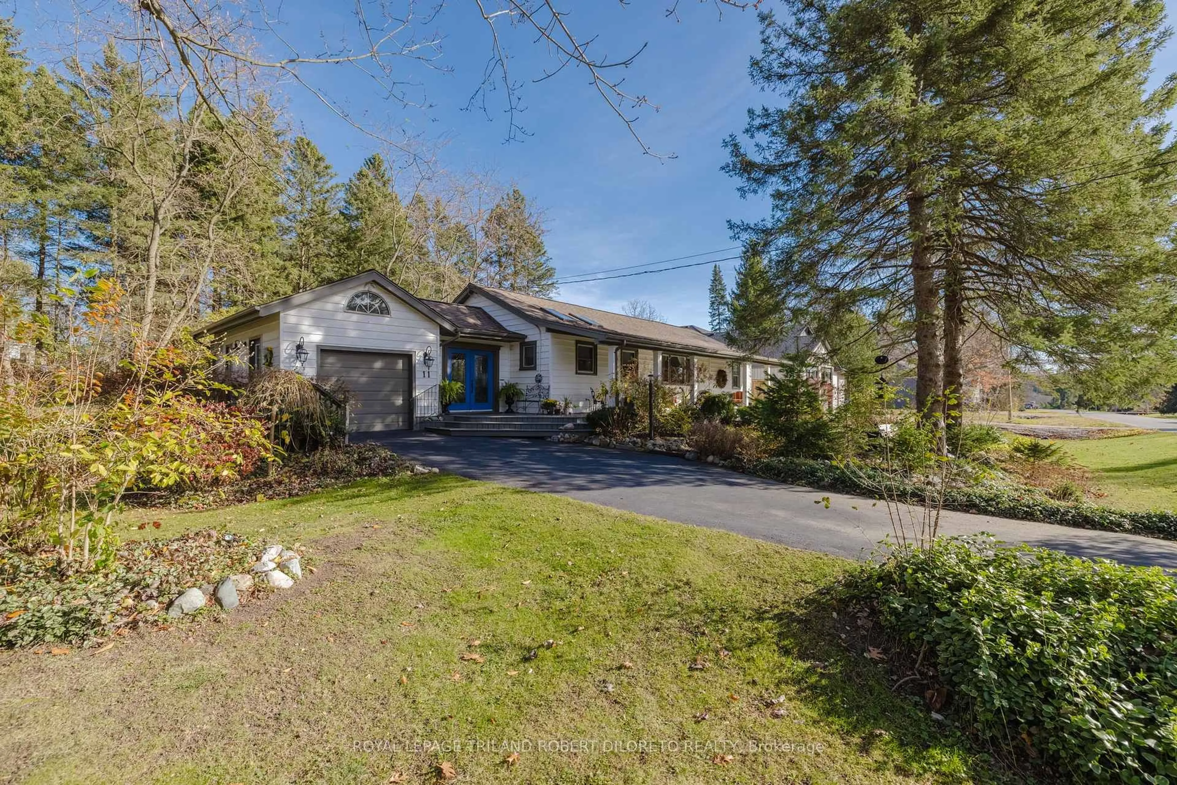 A pic from outside/outdoor area/front of a property/back of a property/a pic from drone, unknown for 11 ELMHURST St, Middlesex Centre Ontario N0L 1R0