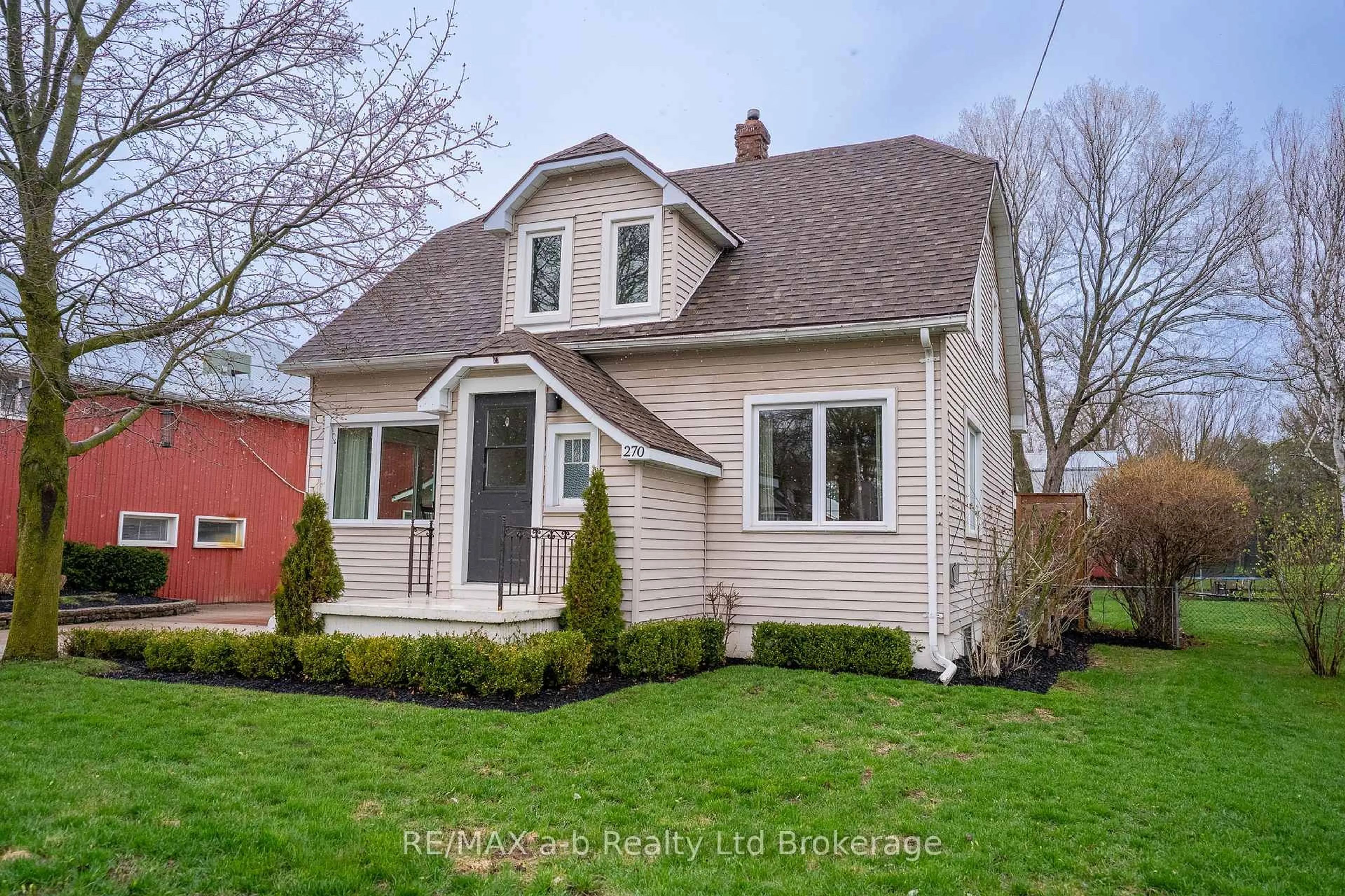 Home with vinyl exterior material, street for 270 Main St, Norwich Ontario N0J 1R0