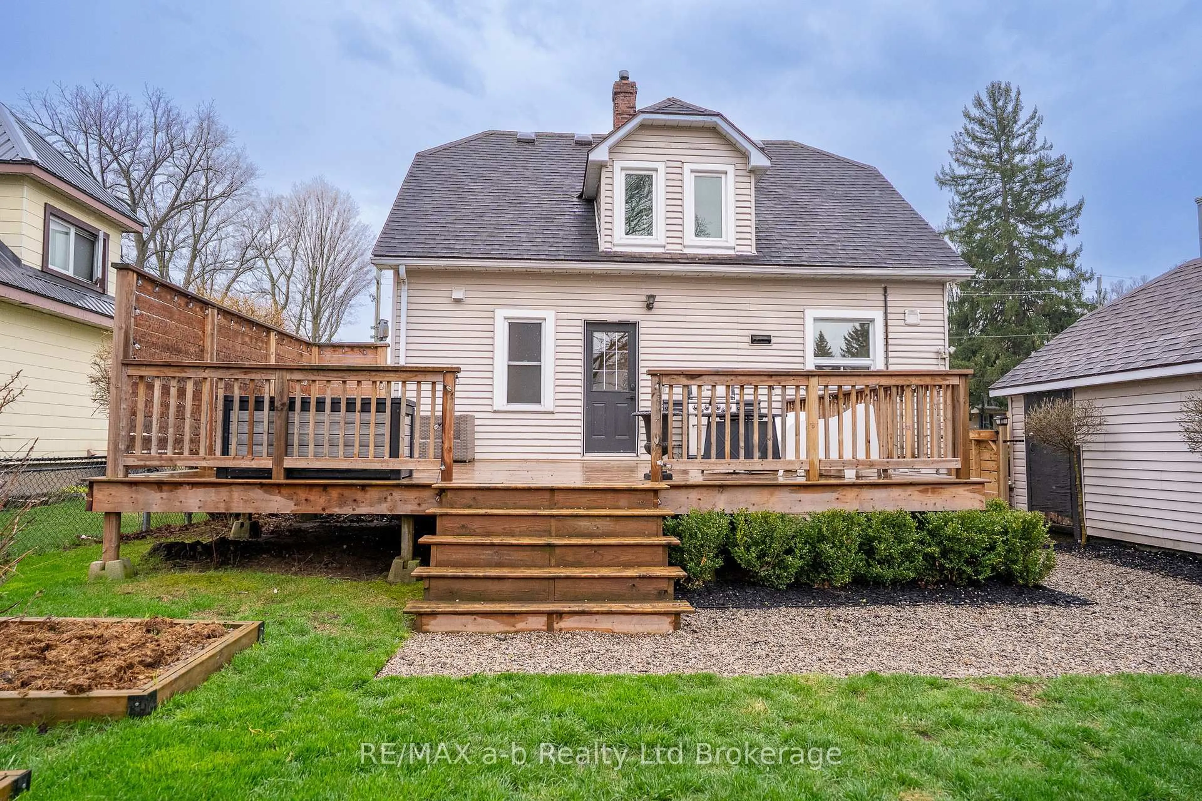 Home with vinyl exterior material, street for 270 Main St, Norwich Ontario N0J 1R0