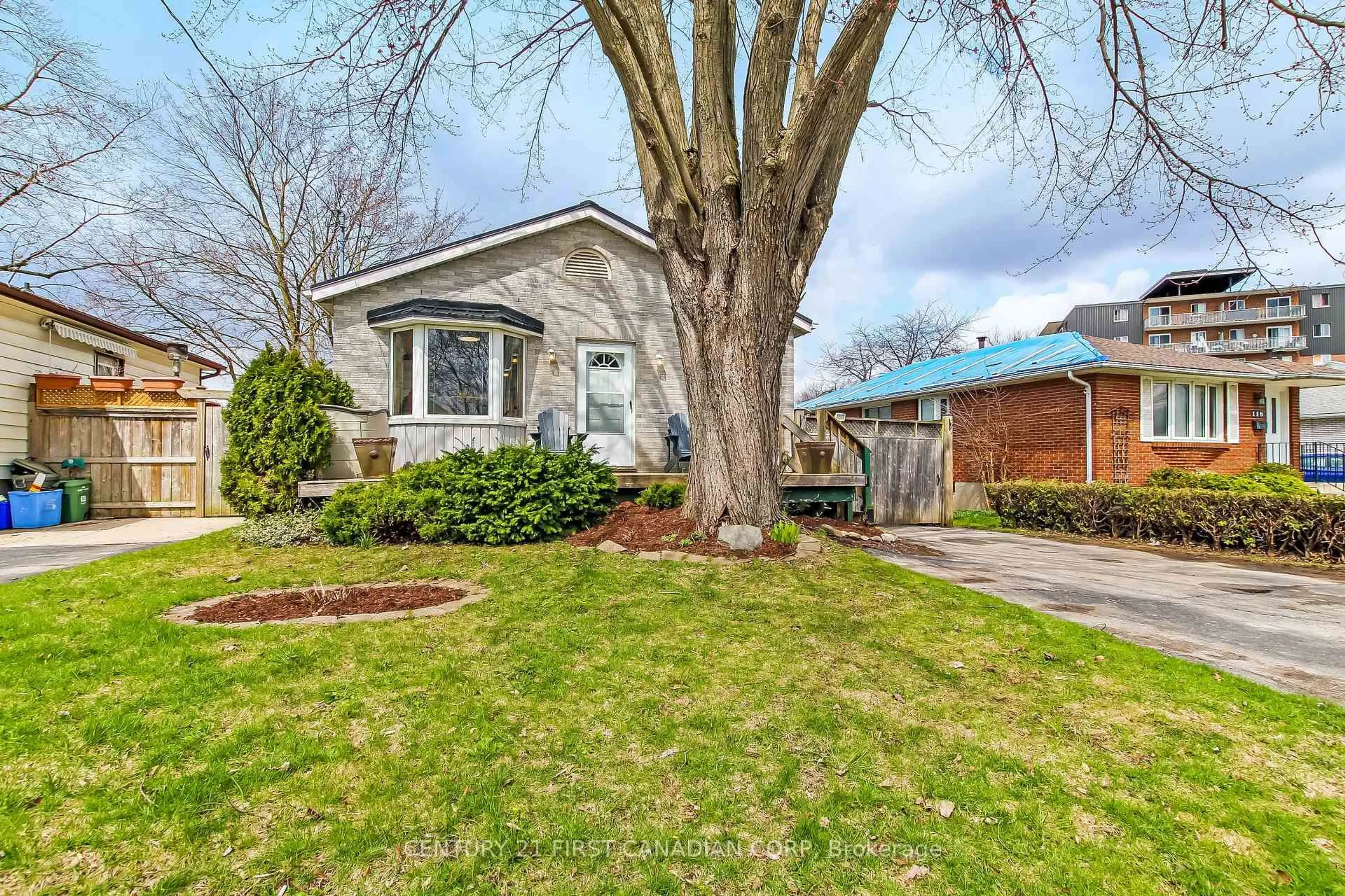 Home with brick exterior material, street for 114 Connaught Ave, London East Ontario N5Y 3A6