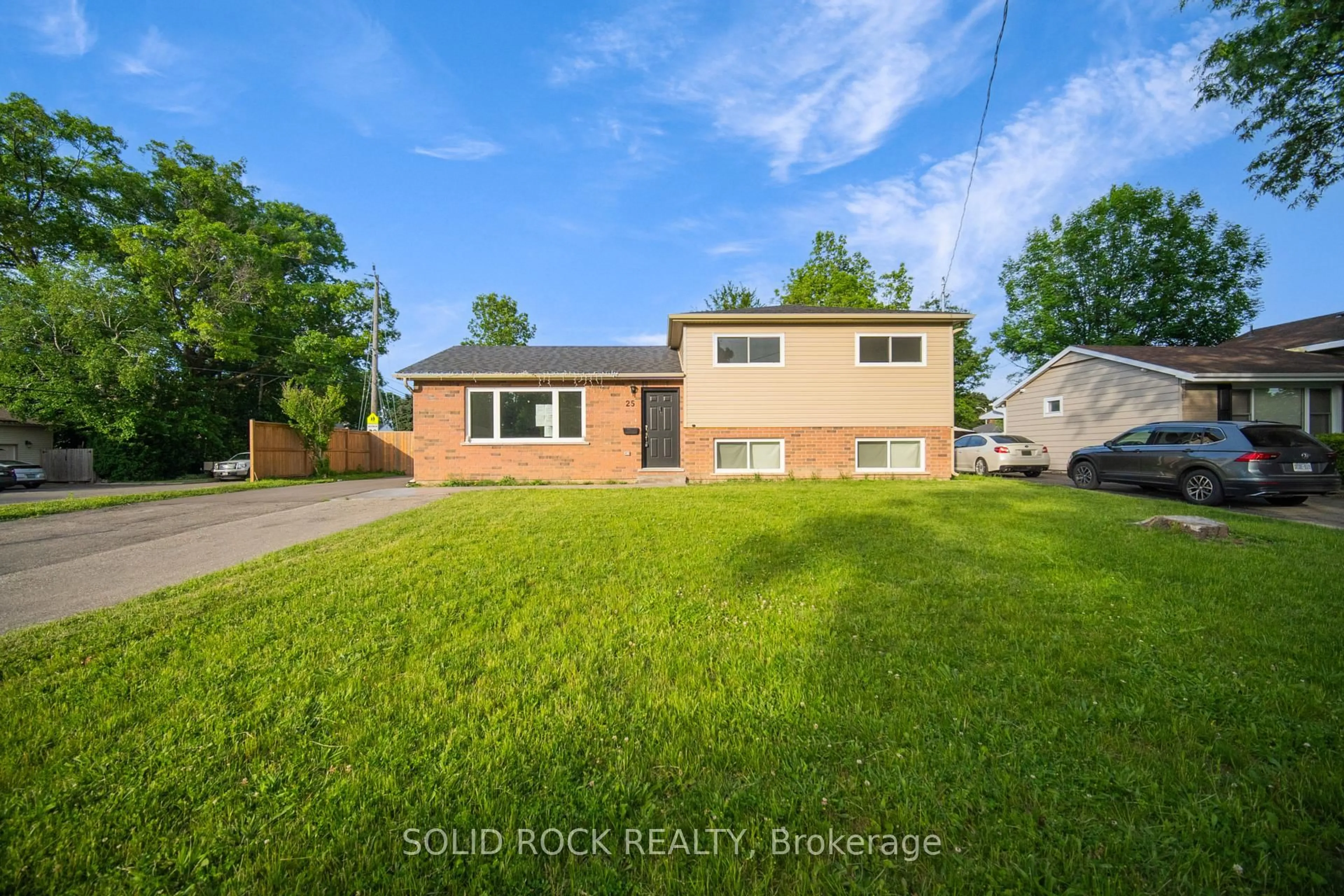 A pic from outside/outdoor area/front of a property/back of a property/a pic from drone, street for 25 Patterson Ave, Brantford Ontario N3S 6W8