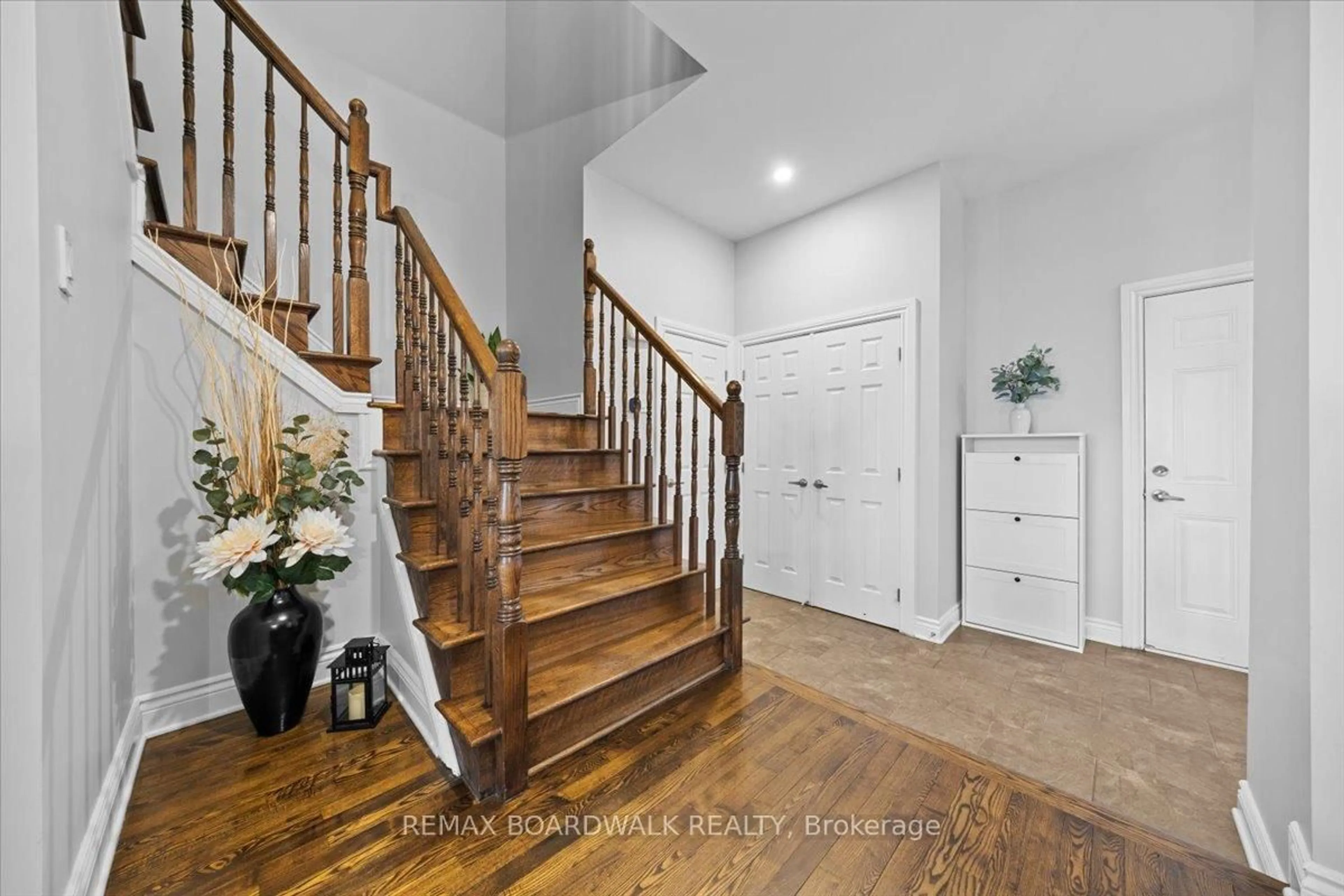 Indoor entryway for 6830 Breanna Cardill St, Greely Ontario K4P 0C1