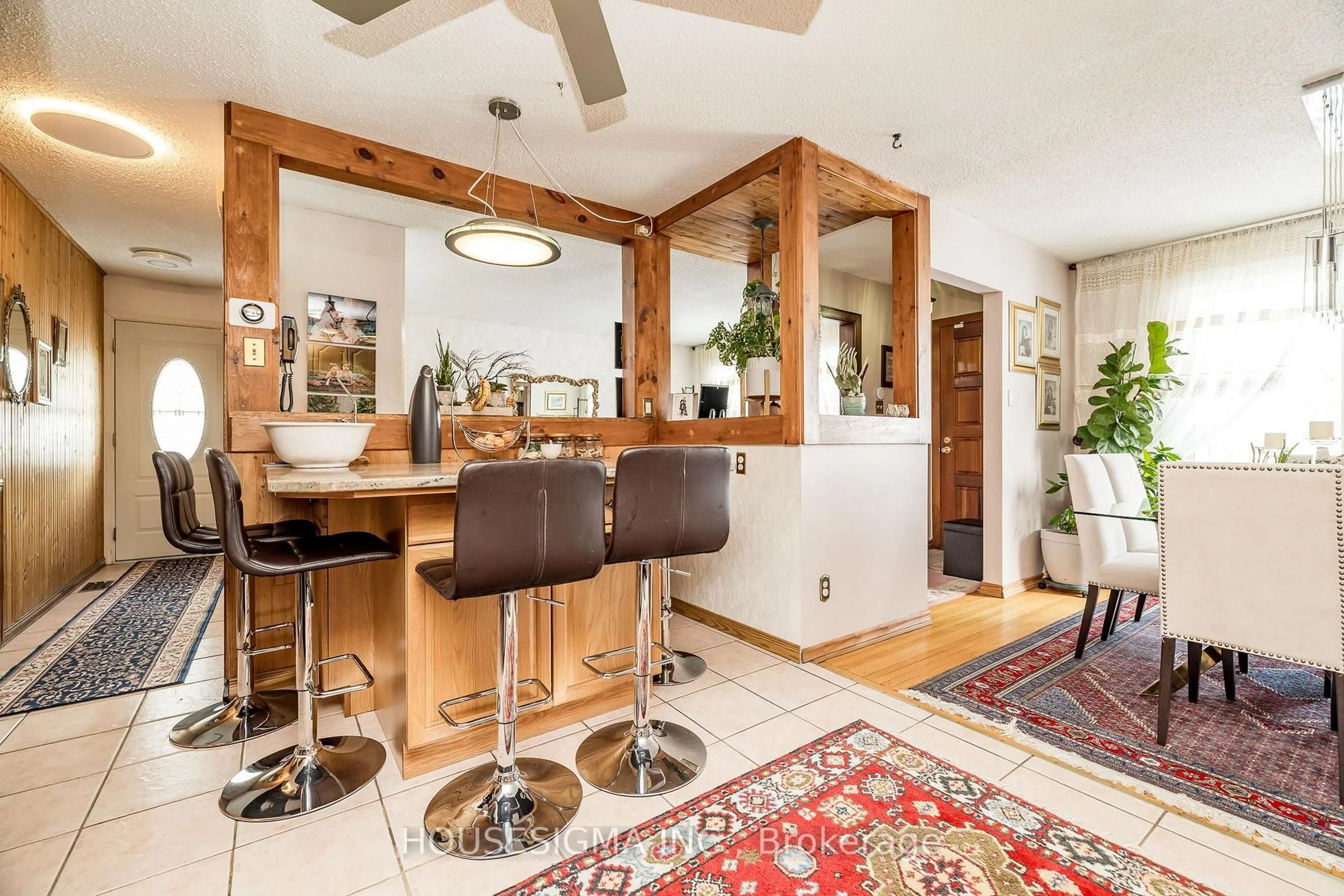 Open concept kitchen, unknown for 994 Charlton Dr, Ottawa Ontario K1J 8B3