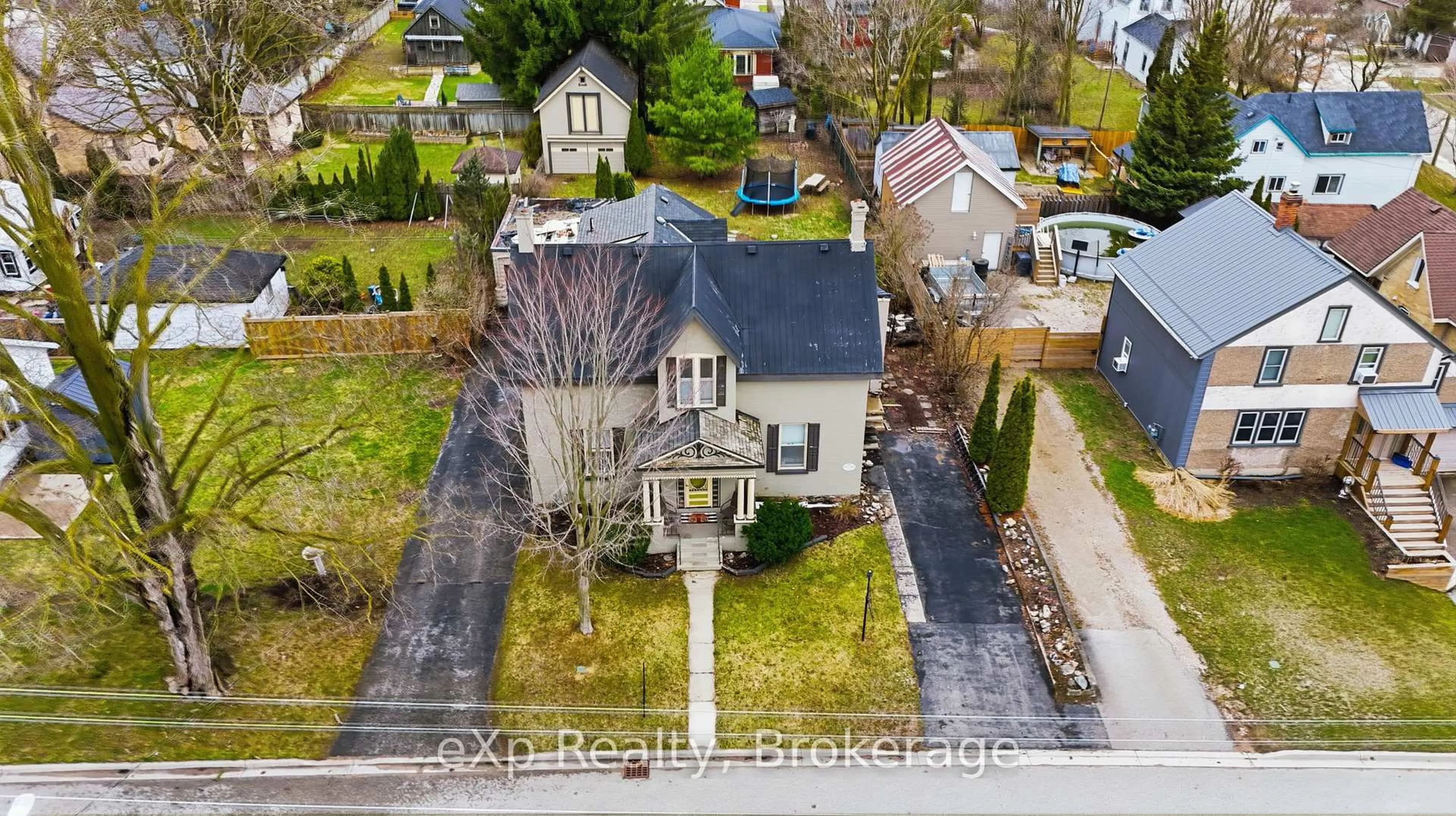 A pic from outside/outdoor area/front of a property/back of a property/a pic from drone, street for 415 Gibson St, Brockton Ontario N0G 2V0
