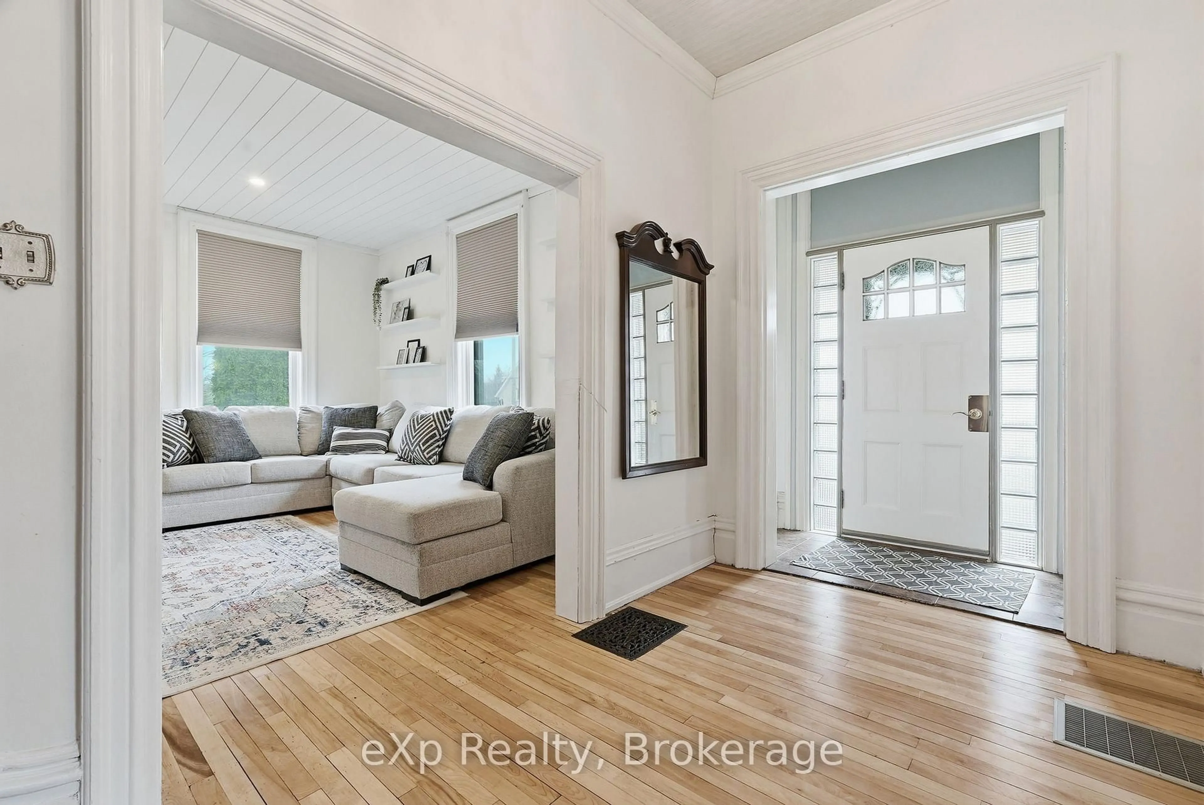 Indoor entryway for 415 Gibson St, Brockton Ontario N0G 2V0