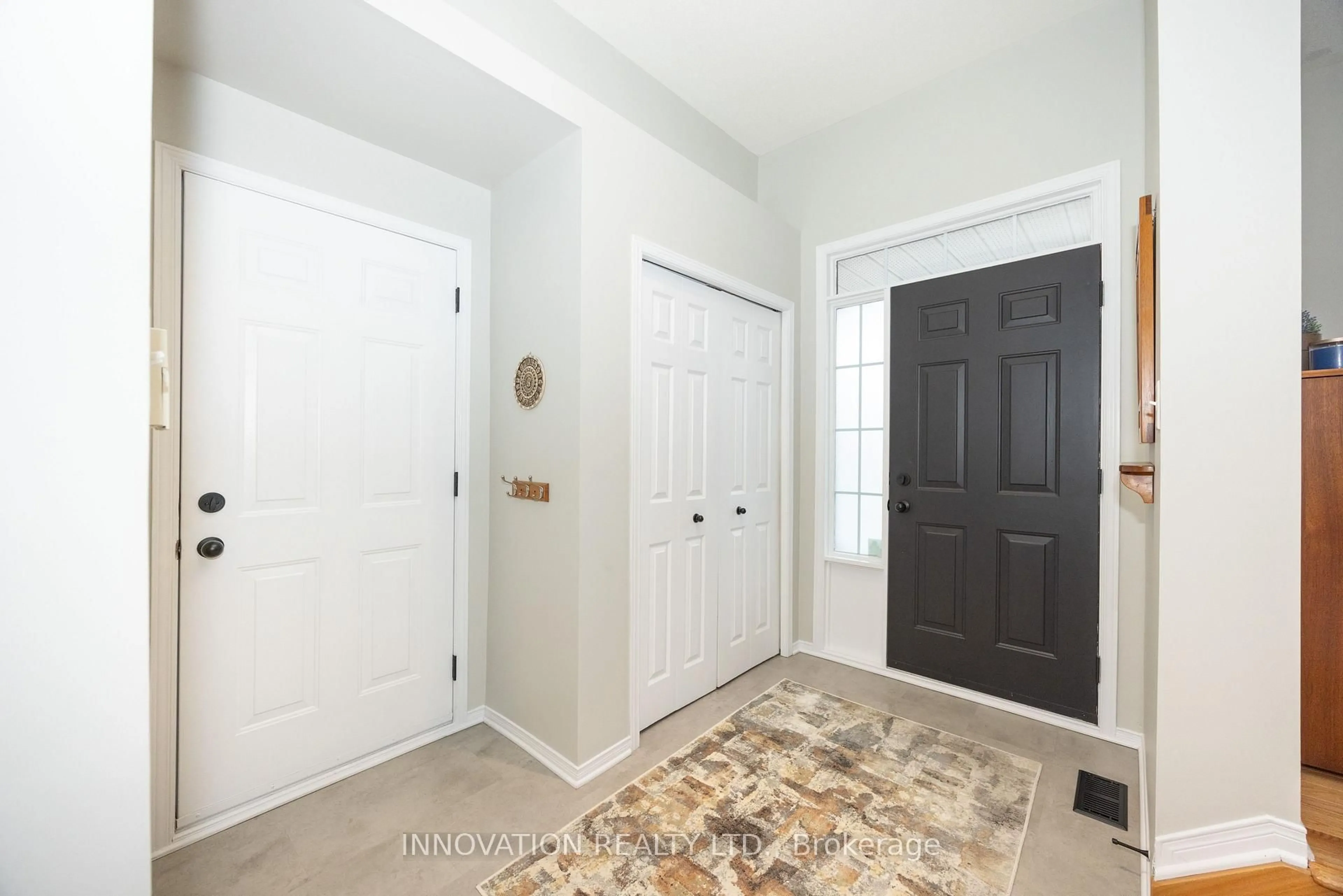 Indoor entryway for 15 Whithorn Ave, Kanata Ontario K2K 3B2