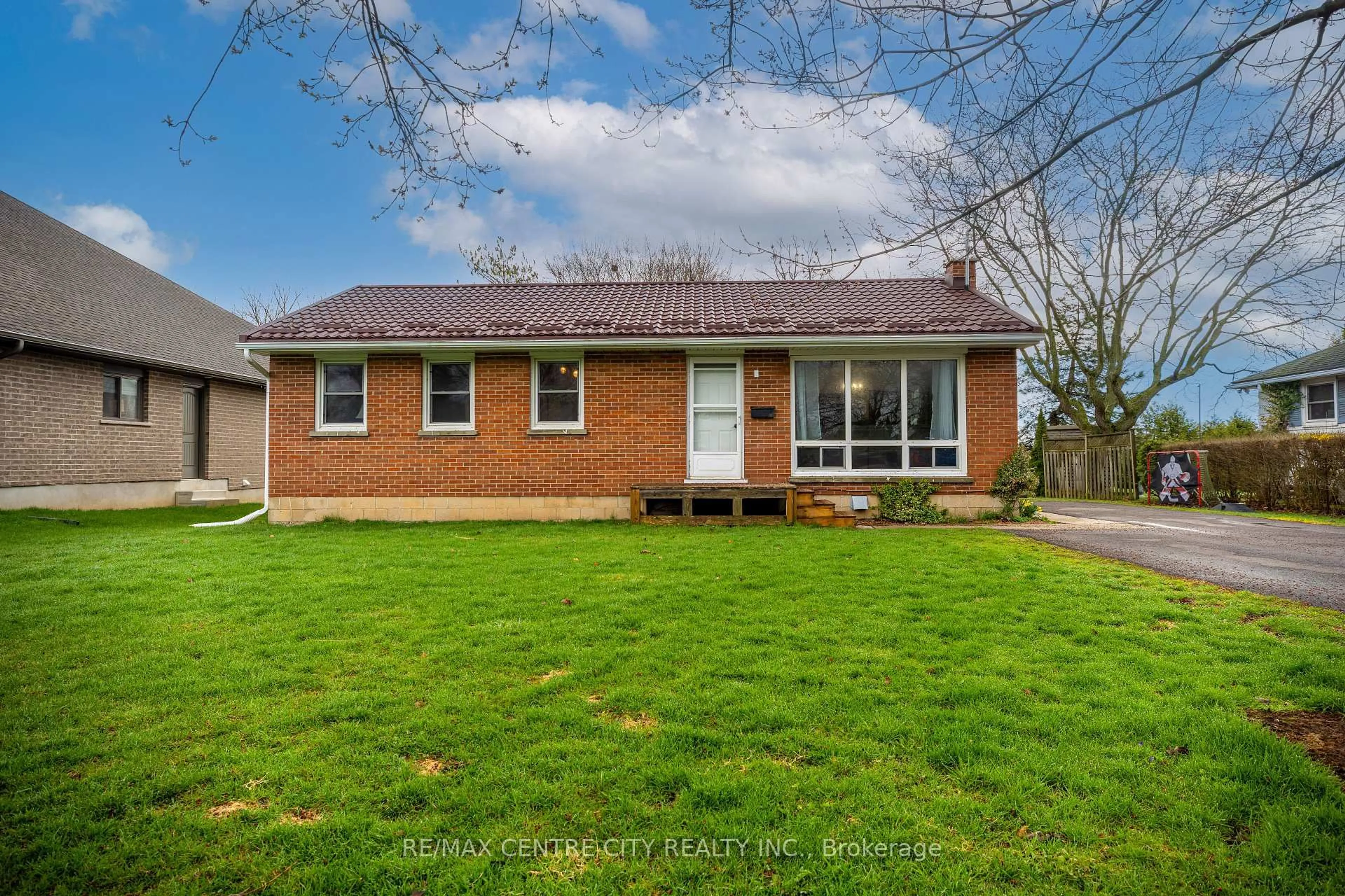 Home with brick exterior material, street for 194 Centennial Ave, Central Elgin Ontario N5R 5B2