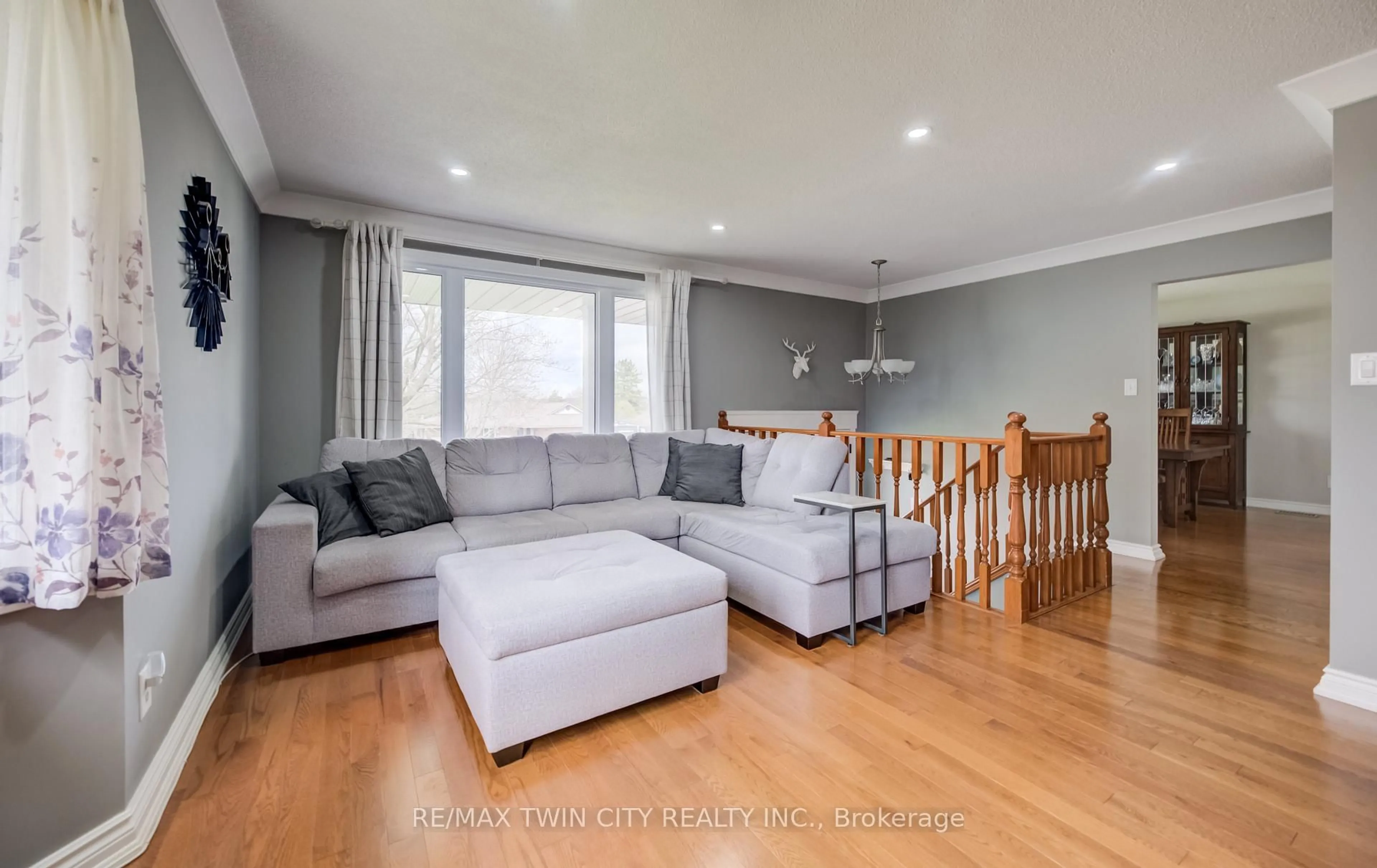 Living room with furniture, wood/laminate floor for 4 Ronald Rd, Cambridge Ontario N1S 4N1