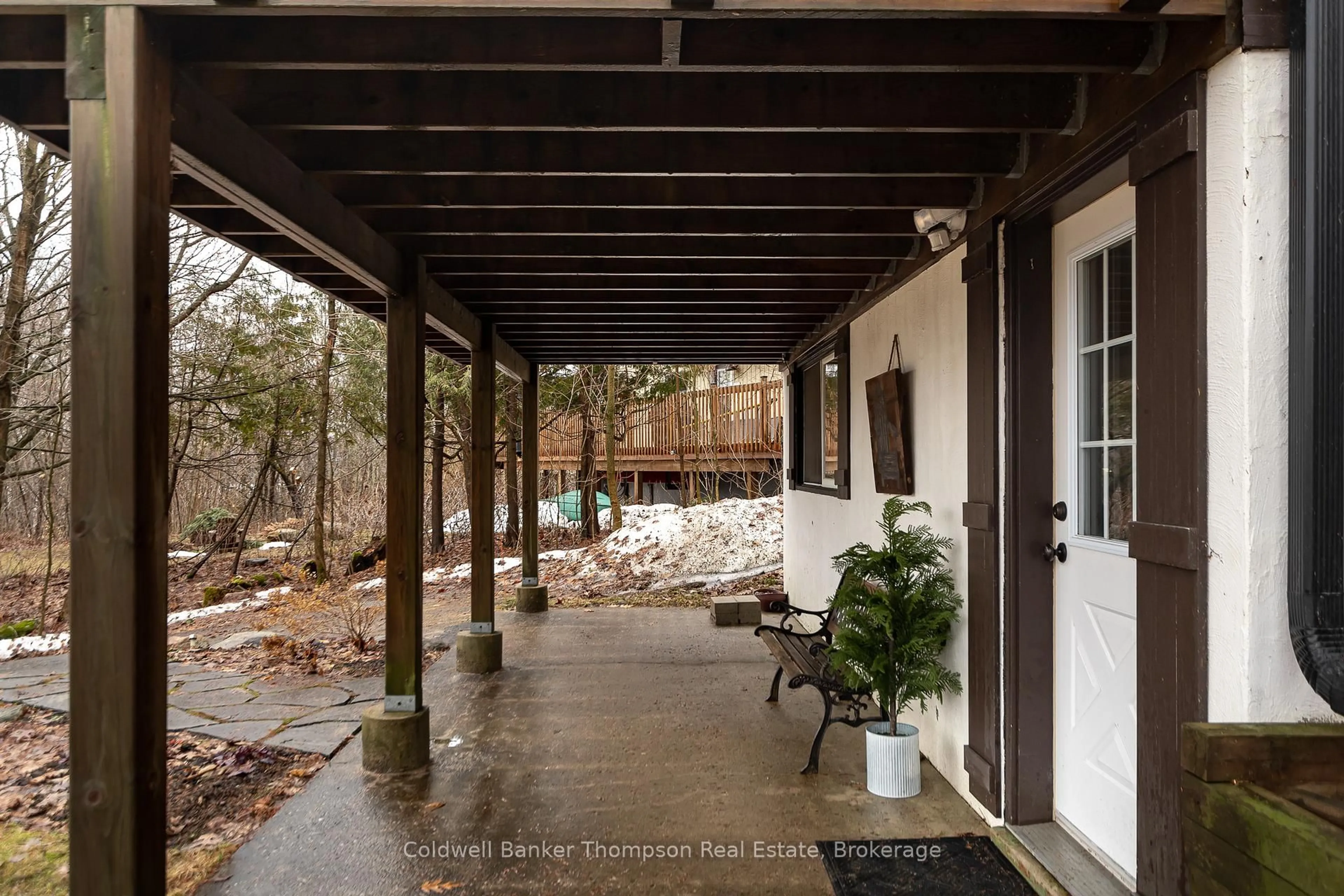 Patio, street for 1802 Valley Rd, Huntsville Ontario P1H 1A8