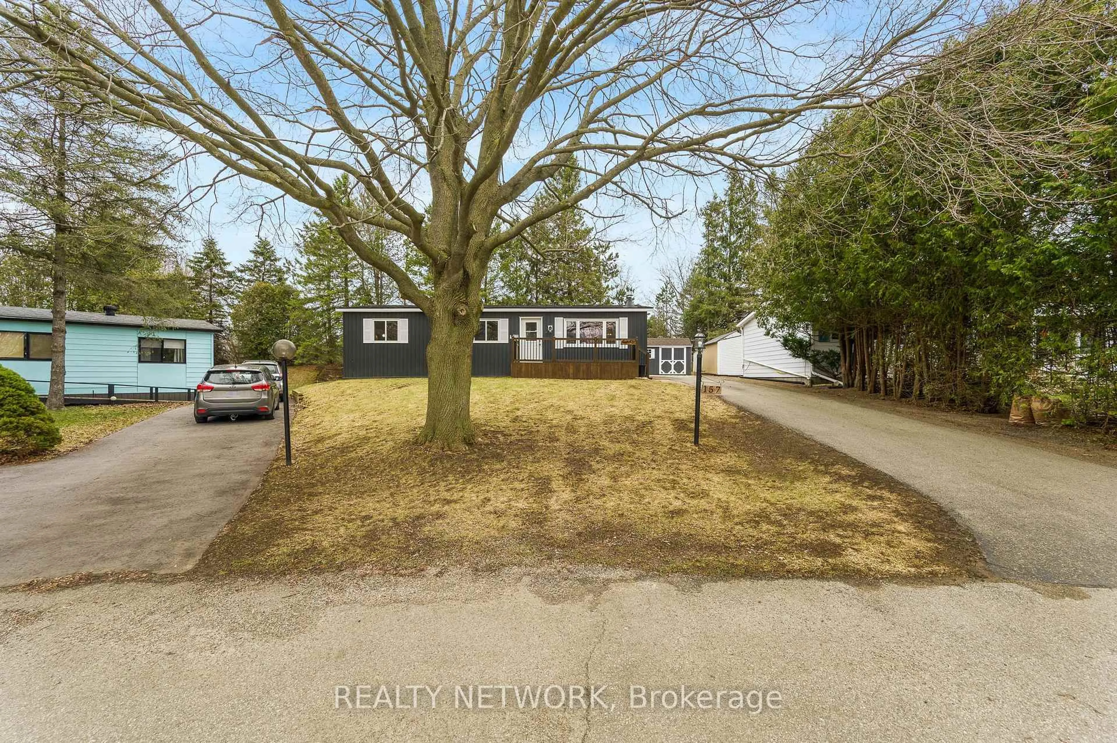 A pic from outside/outdoor area/front of a property/back of a property/a pic from drone, street for 157 Maple Cres, Hamilton Ontario N0B 2H0