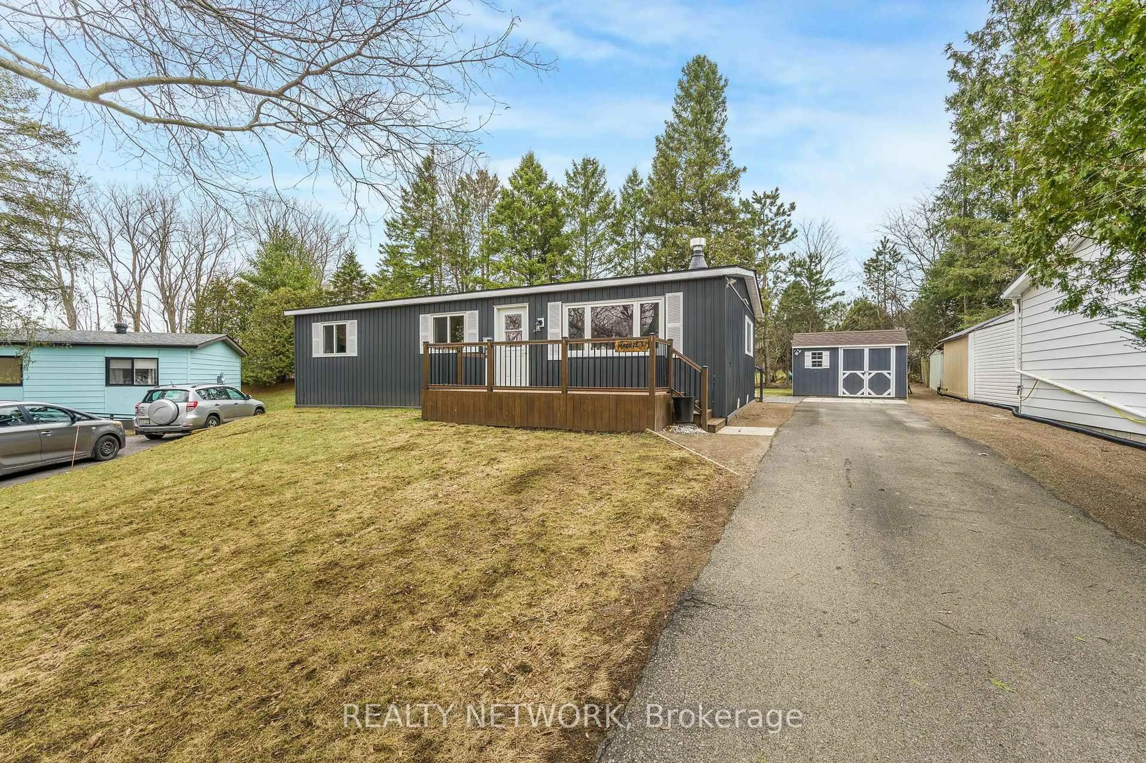 A pic from outside/outdoor area/front of a property/back of a property/a pic from drone, street for 157 Maple Cres, Hamilton Ontario N0B 2H0