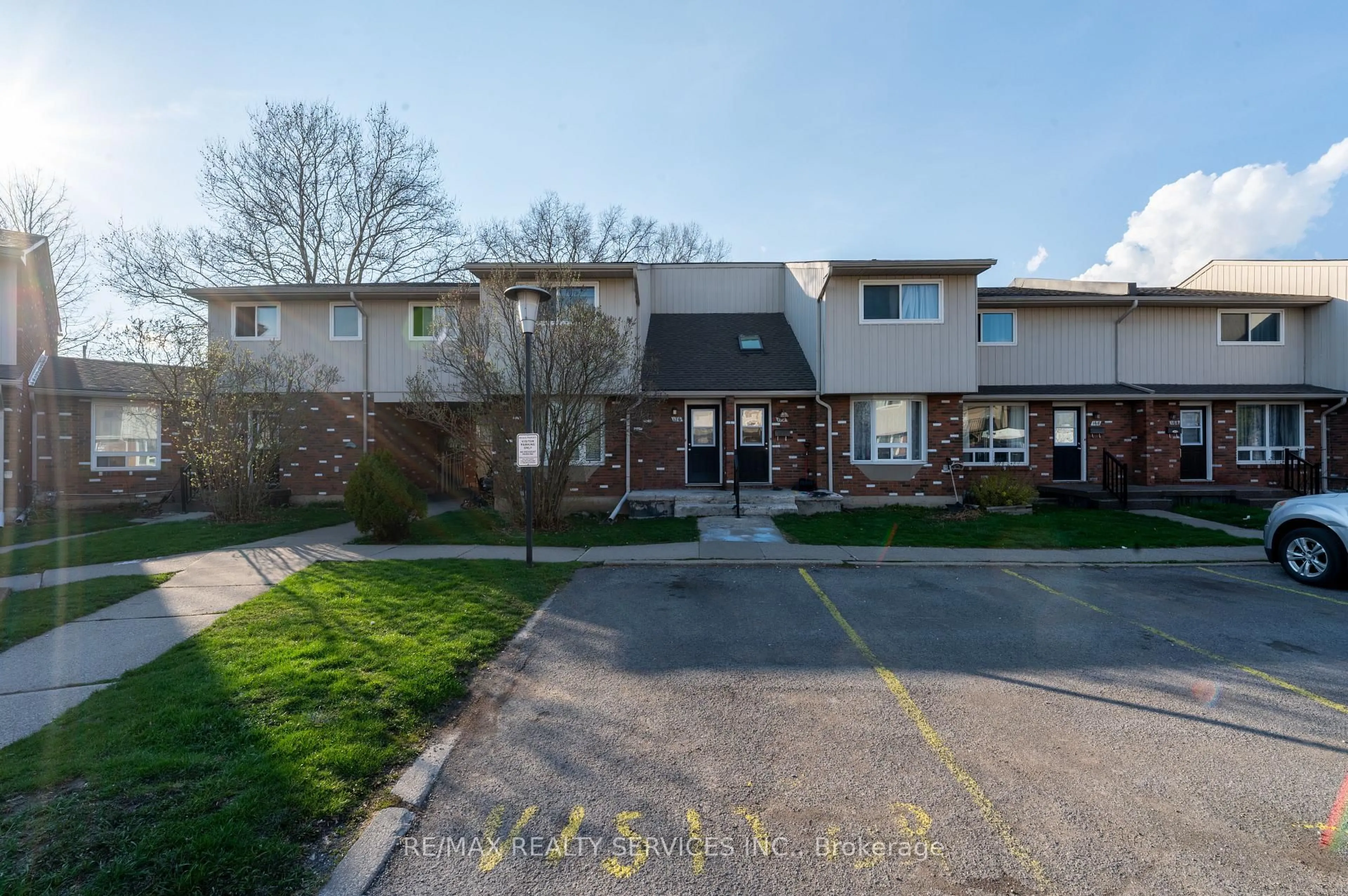 A pic from outside/outdoor area/front of a property/back of a property/a pic from drone, street for 100 Brownleigh Ave #176, Welland Ontario L3B 5V8