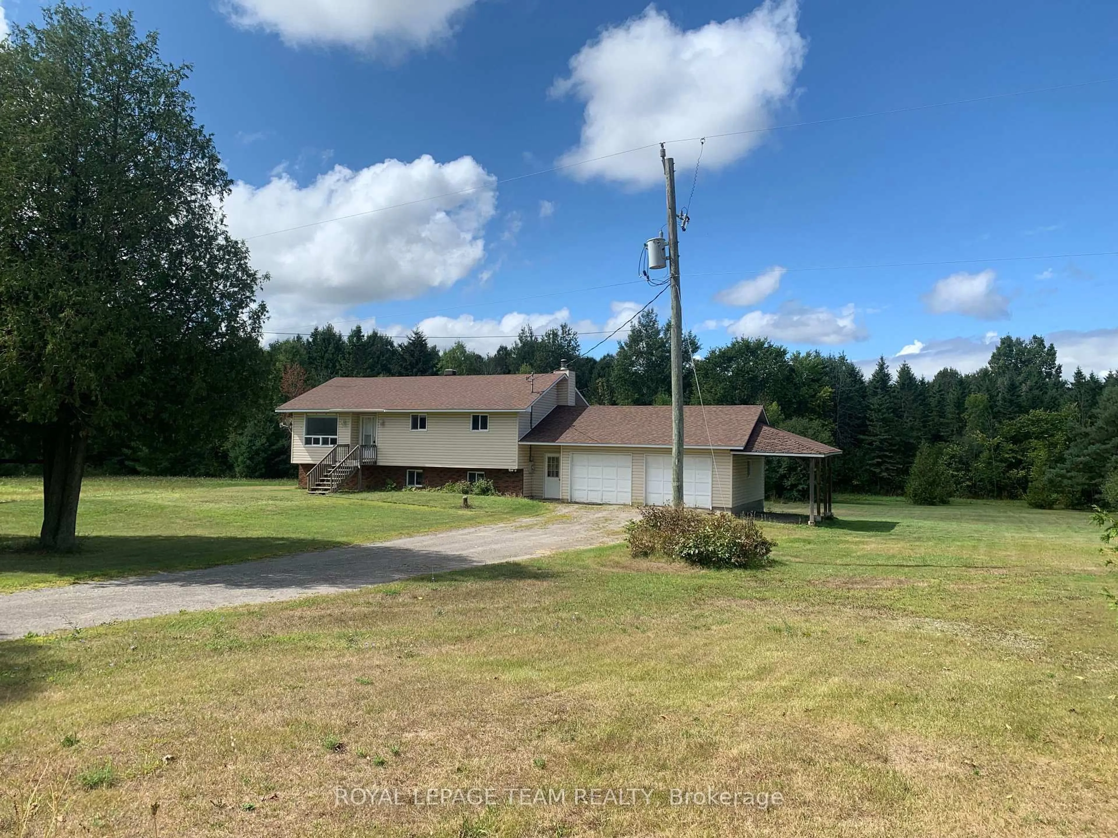 A pic from outside/outdoor area/front of a property/back of a property/a pic from drone, unknown for 227 Ireland Rd, Merrickville-Wolford Ontario K0G 1G0