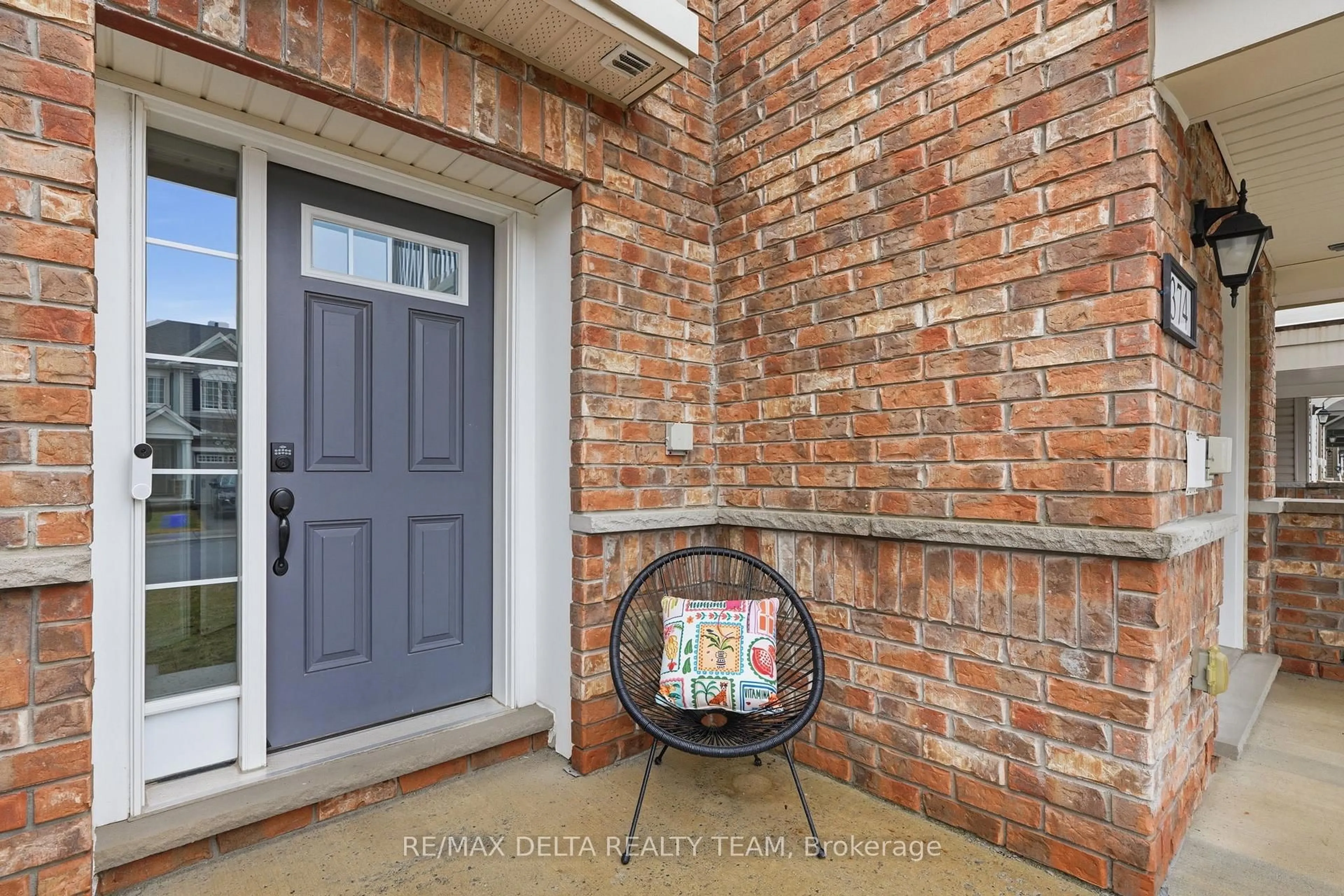 Indoor entryway for 372 Willow Aster Circ, Ottawa Ontario K4A 1C8