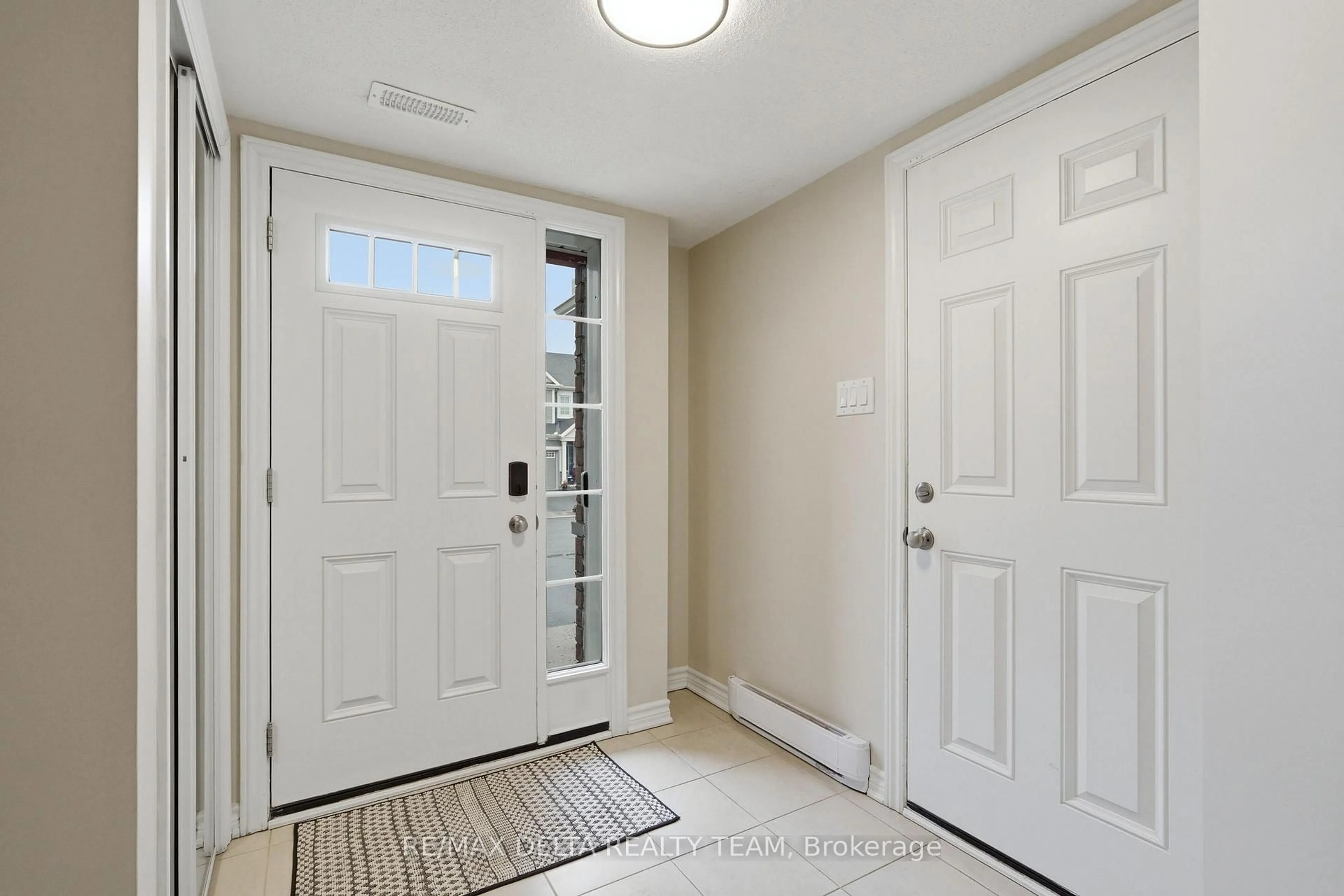 Indoor entryway for 372 Willow Aster Circ, Ottawa Ontario K4A 1C8