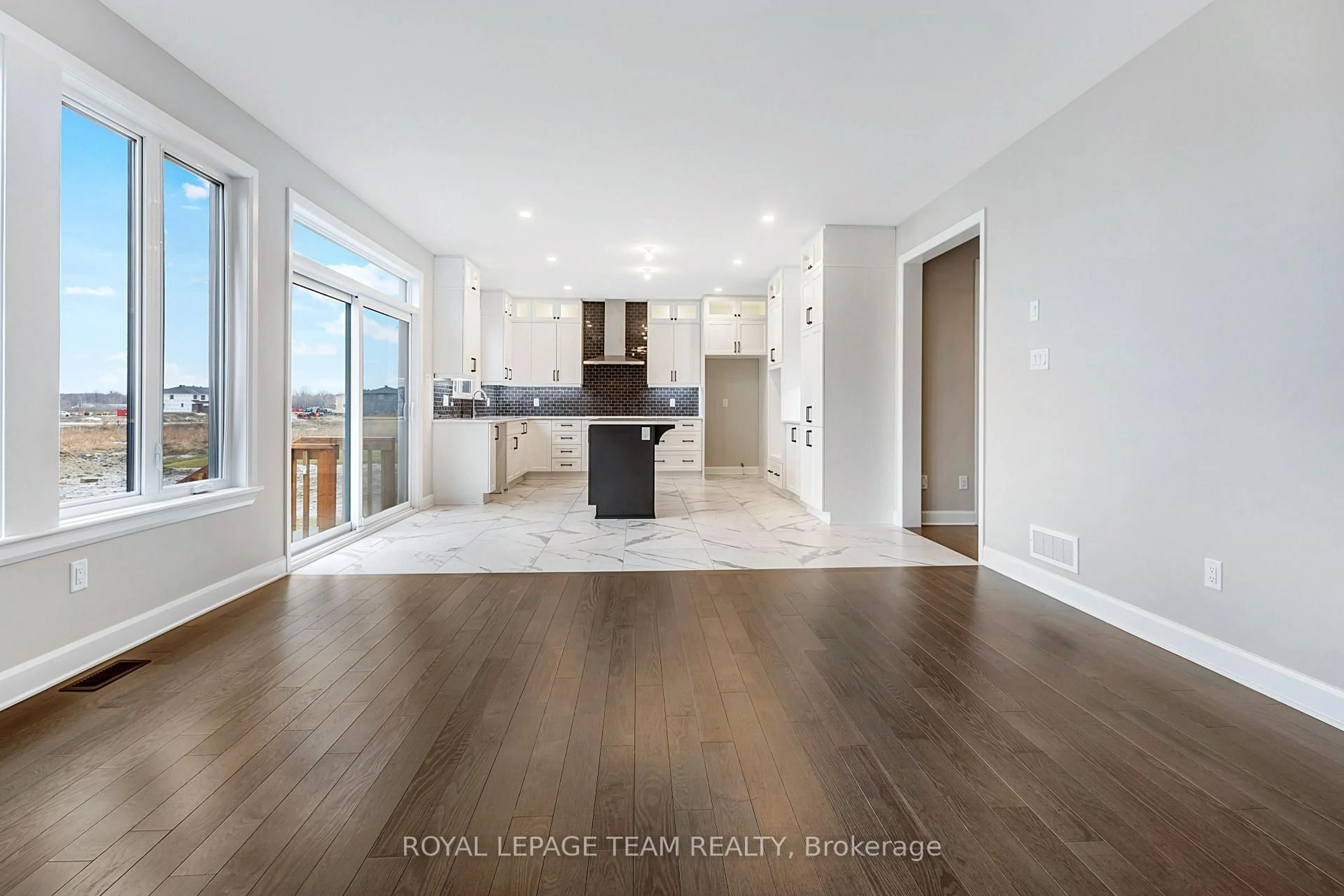 Open concept kitchen, unknown for 737 Gamble Dr, Russell Ontario K4R 0G5