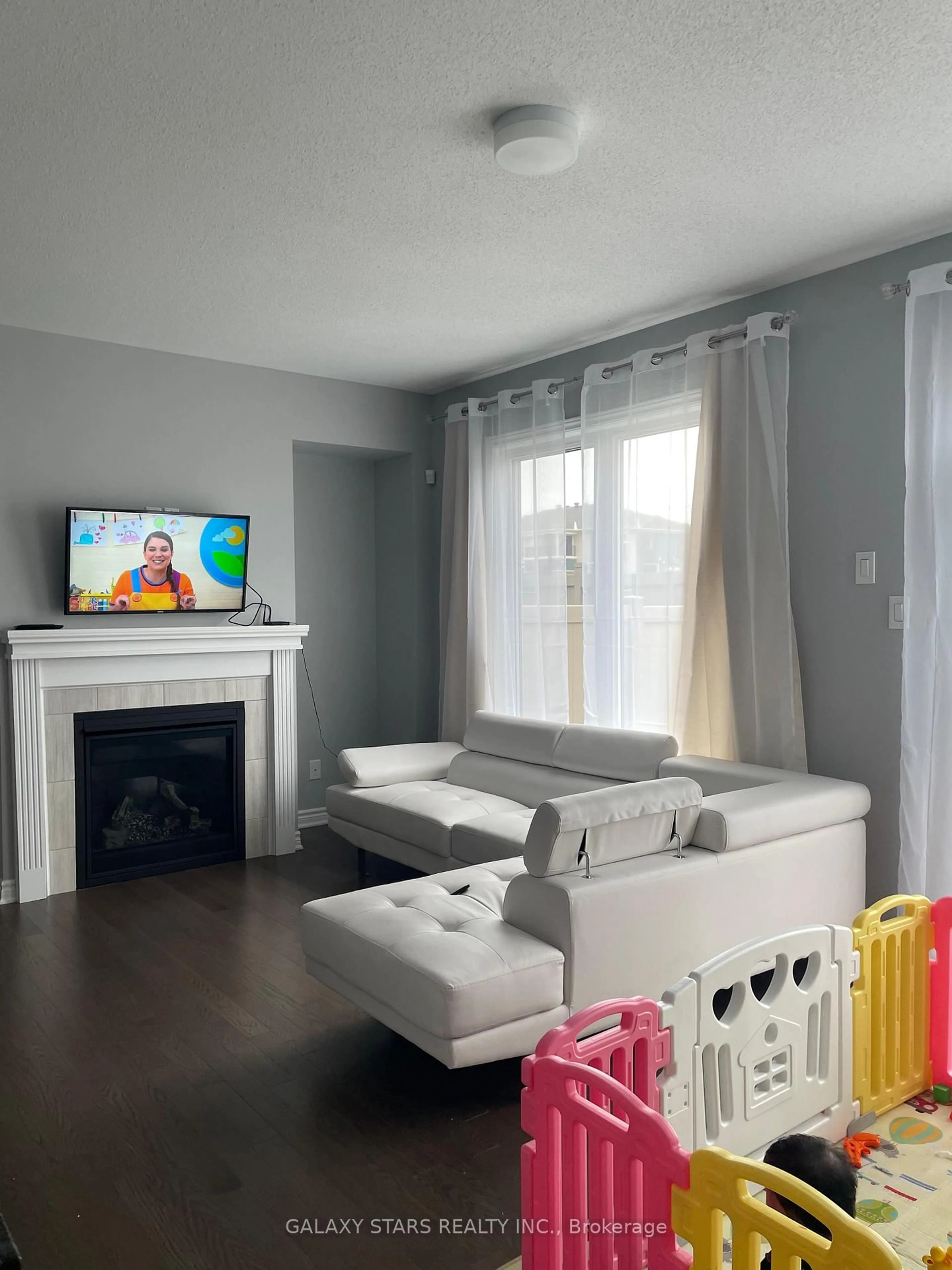 Living room with furniture, unknown for 327 Aphelion Cres, Ottawa Ontario K2J 6N3