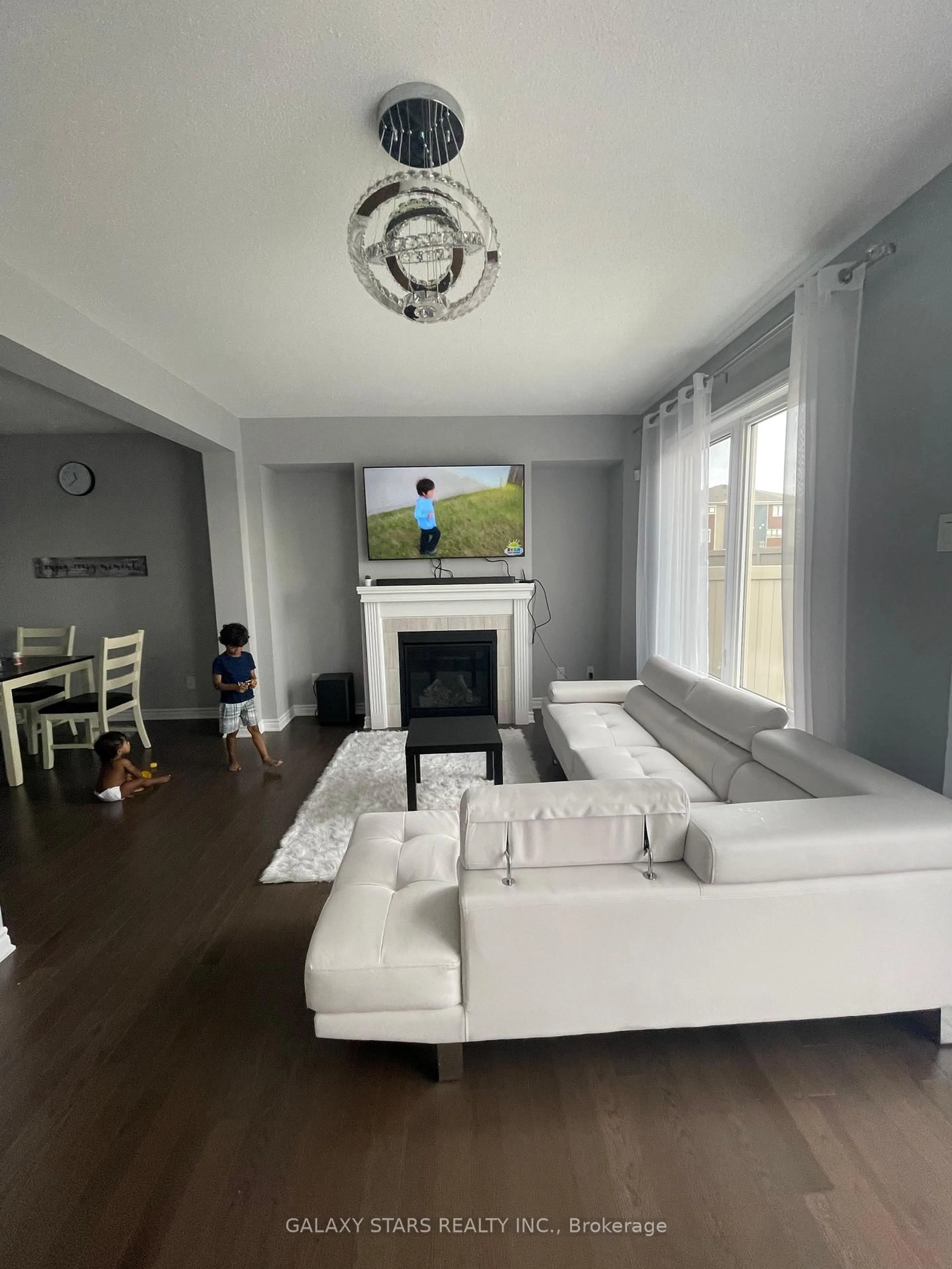 Living room with furniture, unknown for 327 Aphelion Cres, Ottawa Ontario K2J 6N3