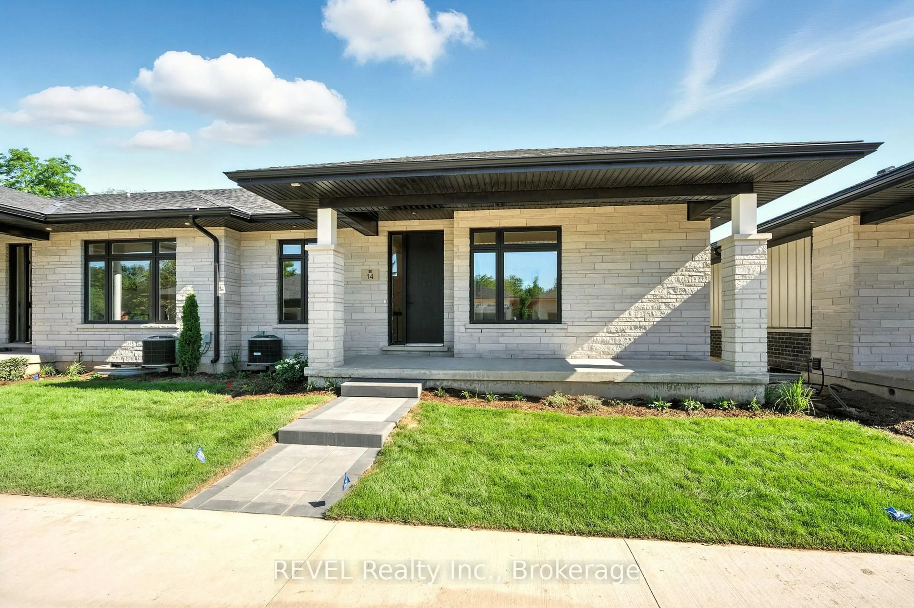 Home with vinyl exterior material, street for 11 Accursi Cres, Pelham Ontario L0S 1E2