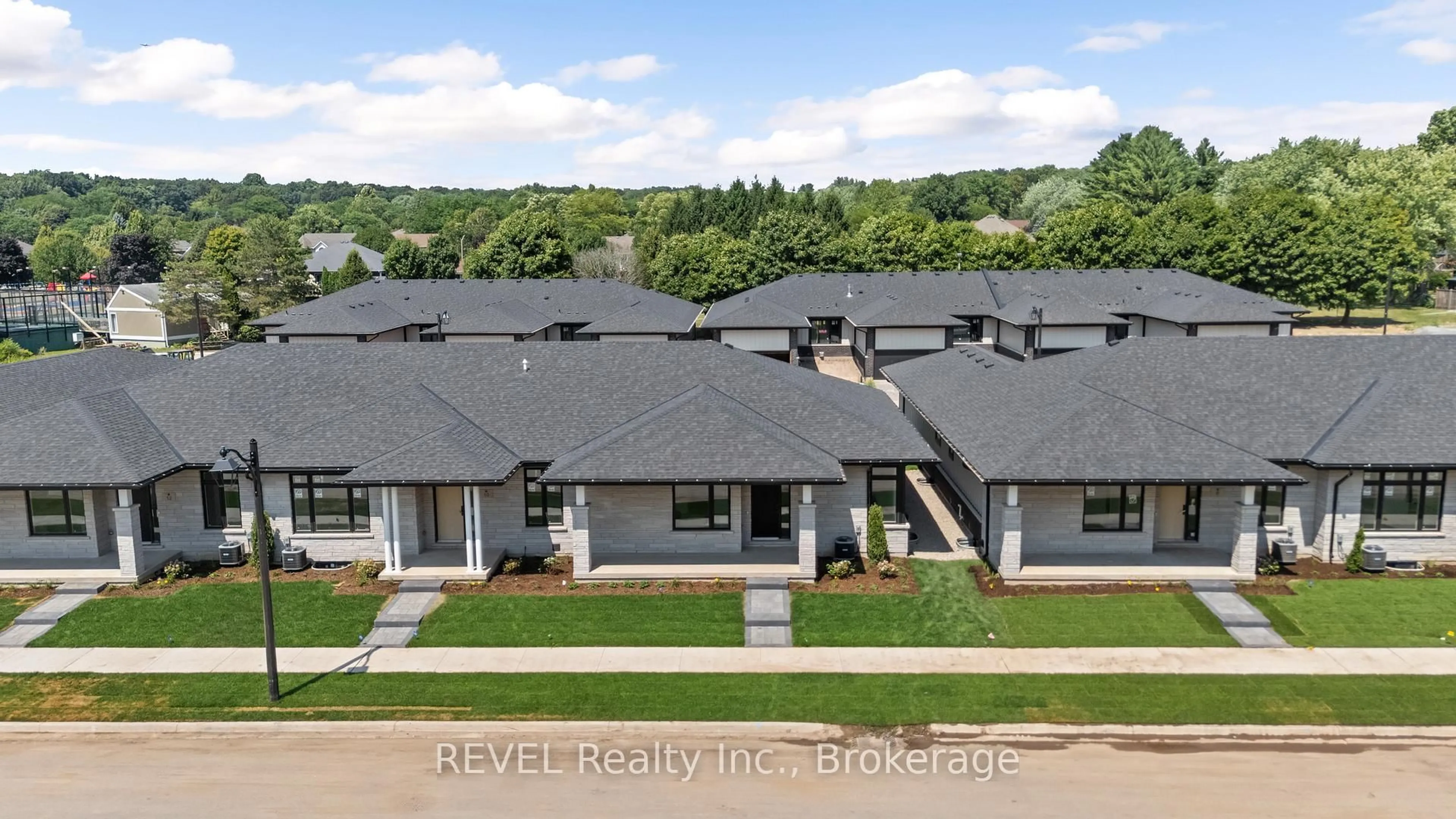 Unknown for 8 Accursi Cres, Pelham Ontario L0S 1E2