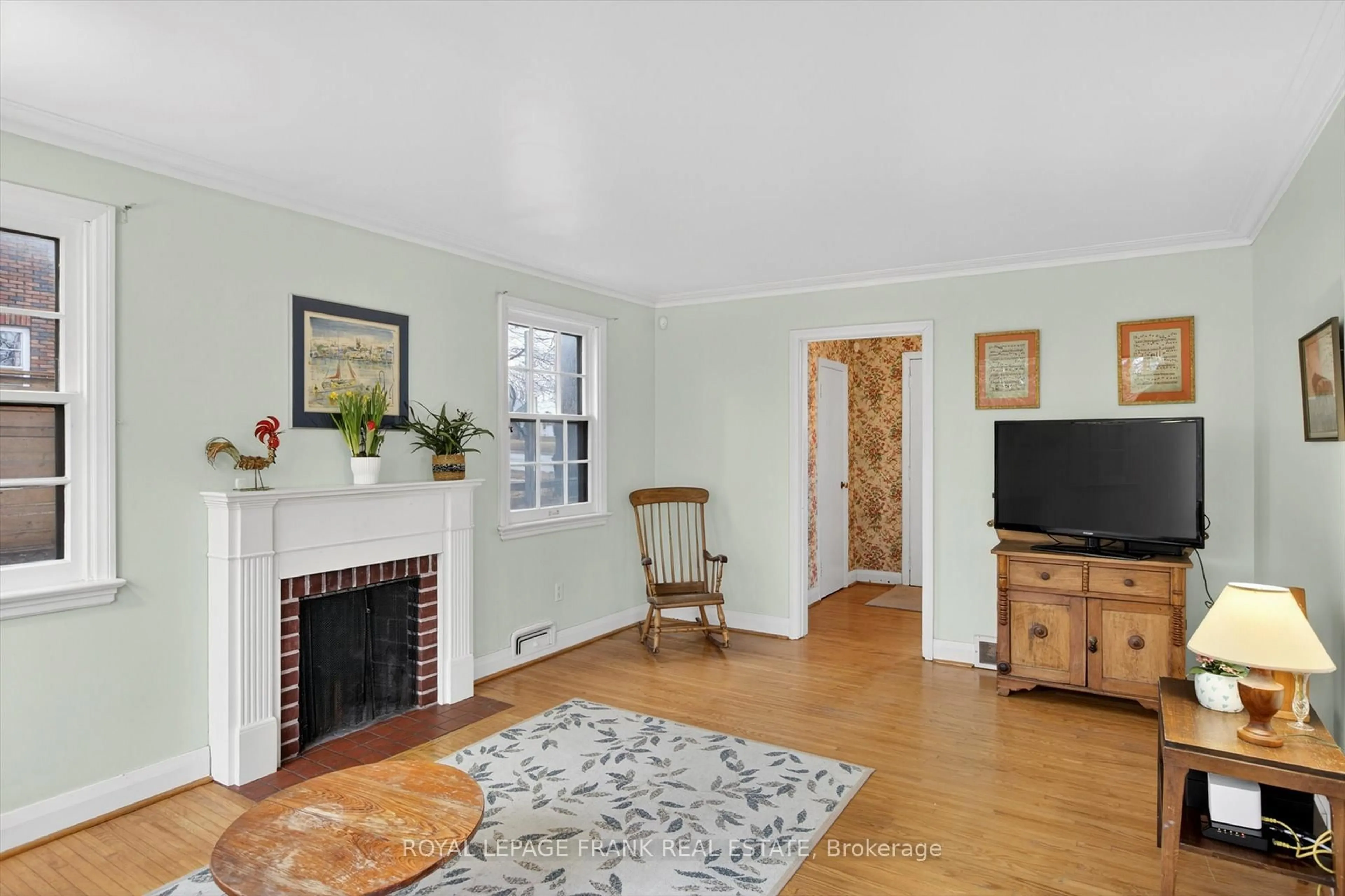 Living room with furniture, unknown for 221 Geraldine Ave, Peterborough Ontario K9H 4V1