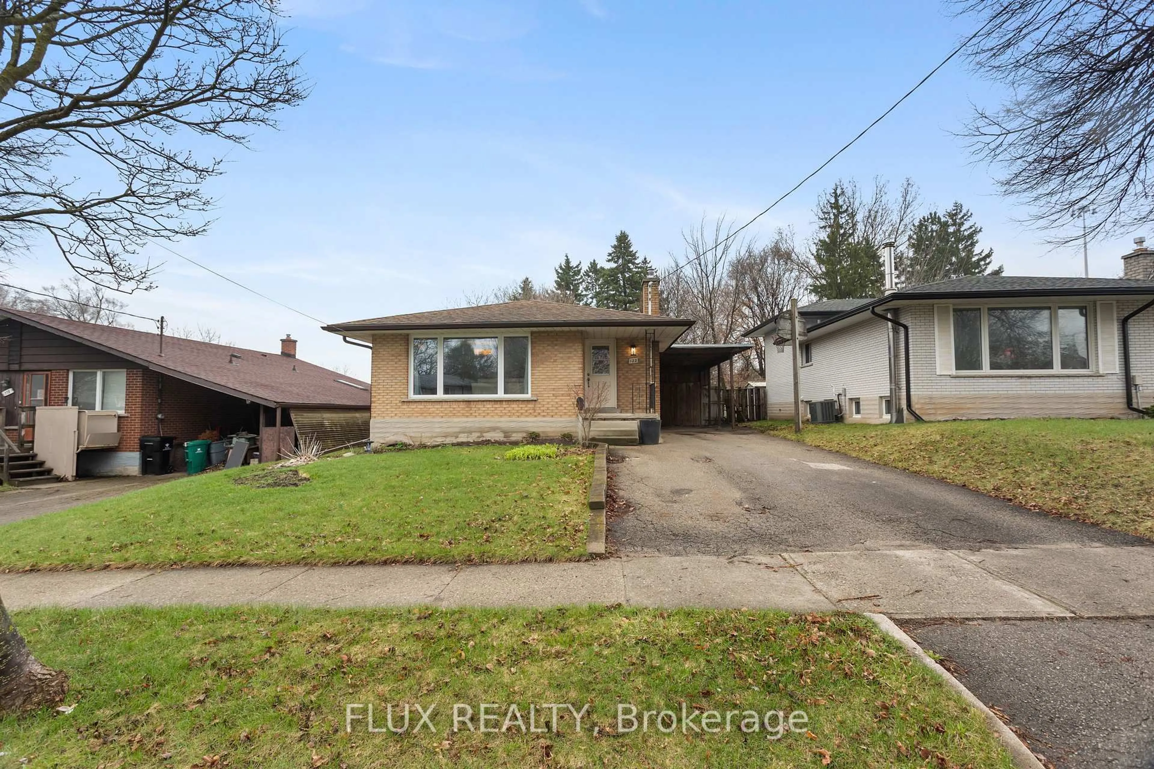 A pic from outside/outdoor area/front of a property/back of a property/a pic from drone, street for 122 Sweetbriar Dr, Kitchener Ontario N2M 4S6