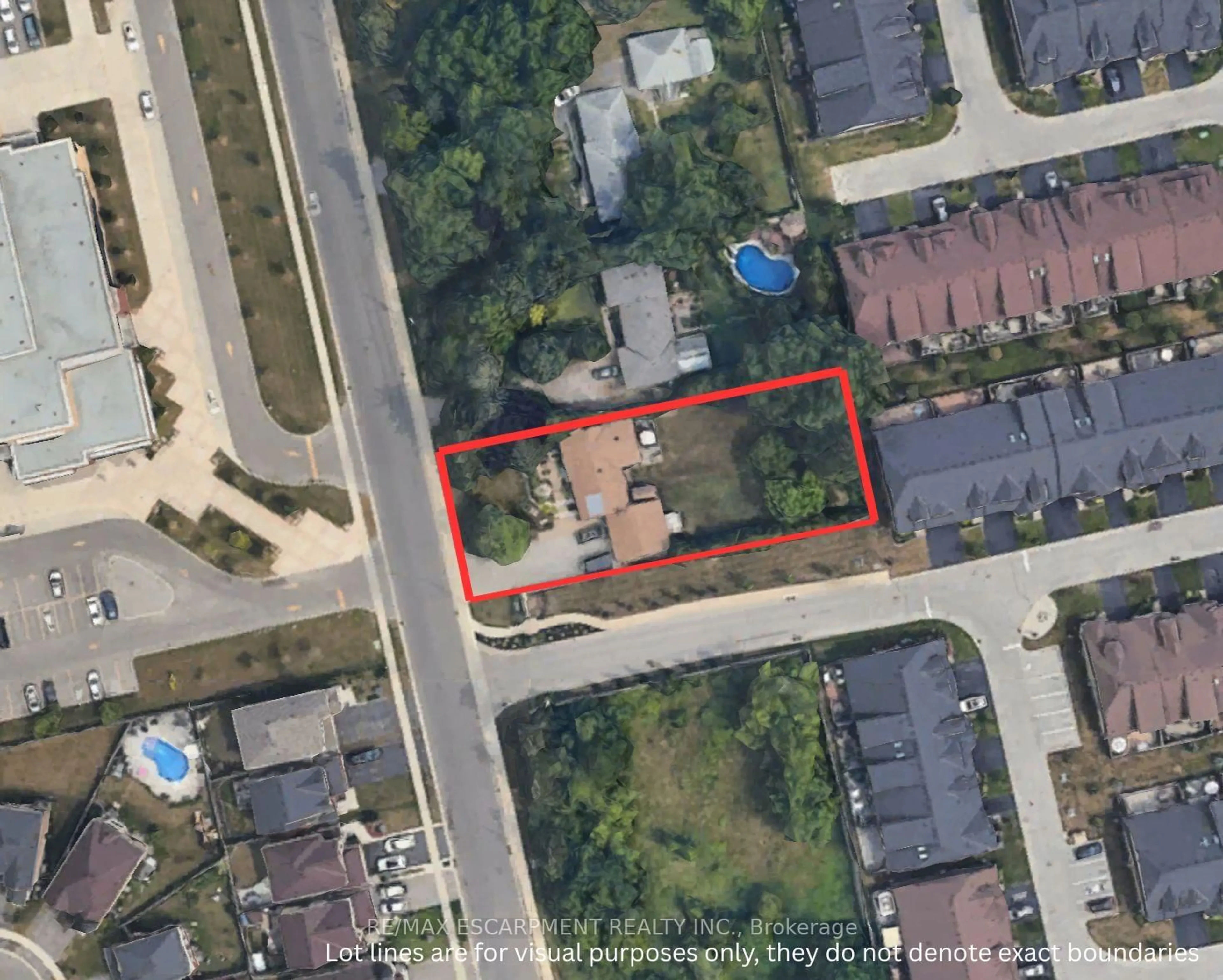 A pic from outside/outdoor area/front of a property/back of a property/a pic from drone, street for 475 Kitty Murray Lane, Hamilton Ontario L9G 3K9