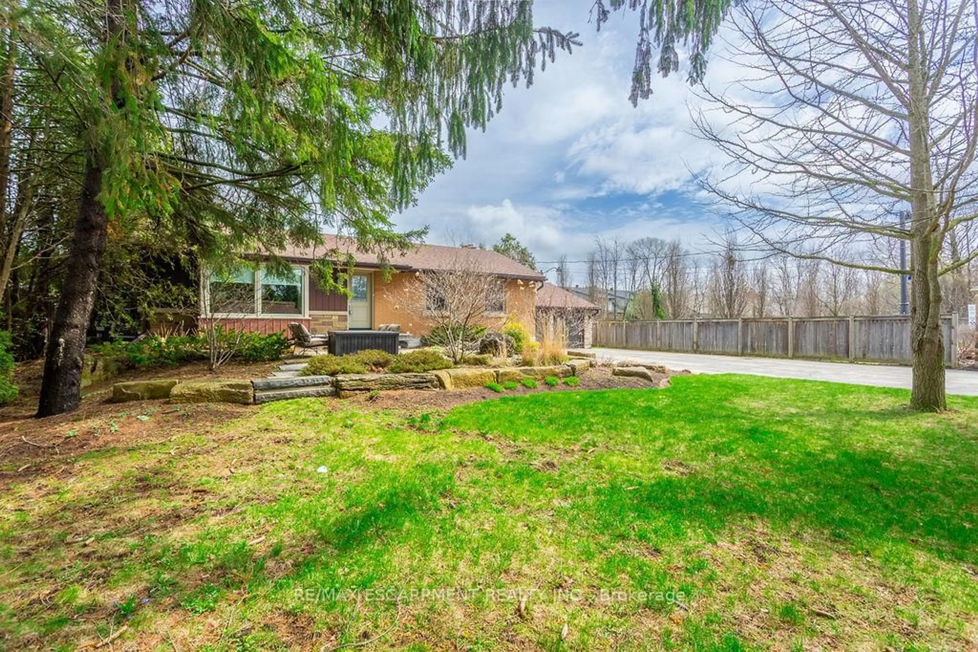 Patio, unknown for 475 Kitty Murray Lane, Hamilton Ontario L9G 3K9