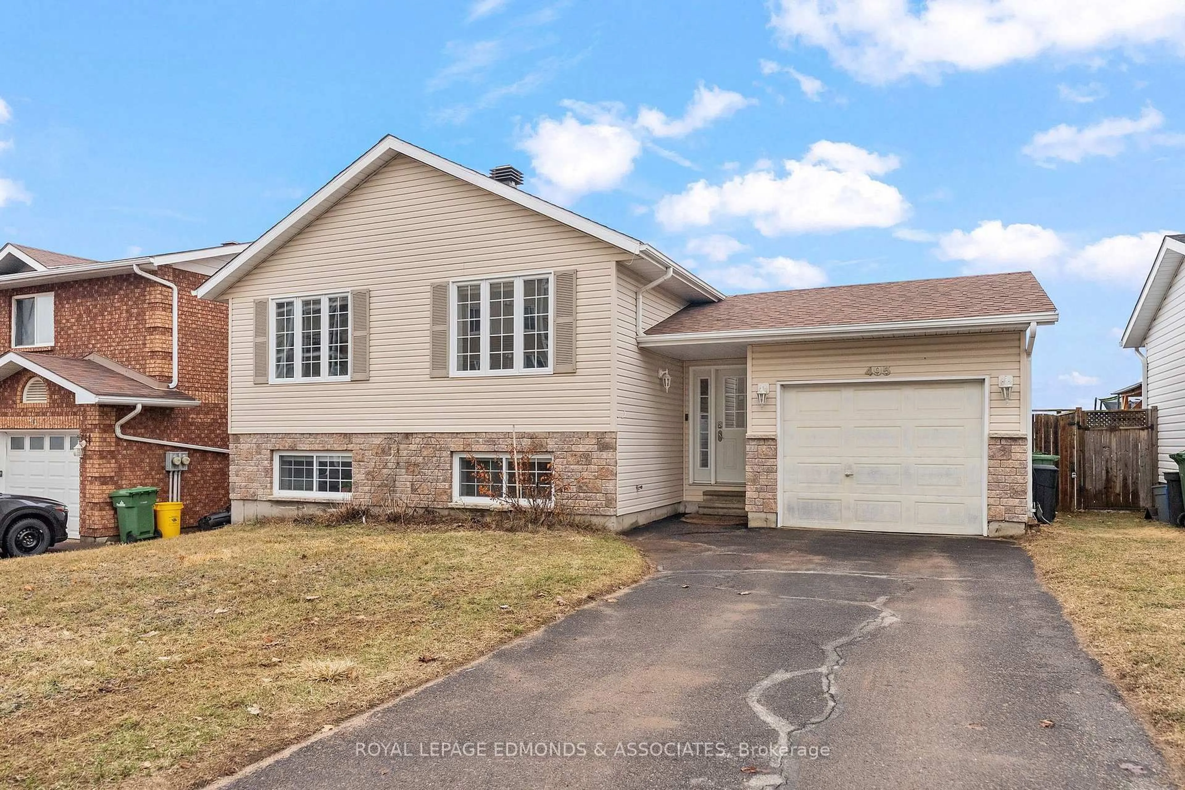 Home with vinyl exterior material, street for 495 Angus Campbell Dr, Pembroke Ontario K8A 8K7