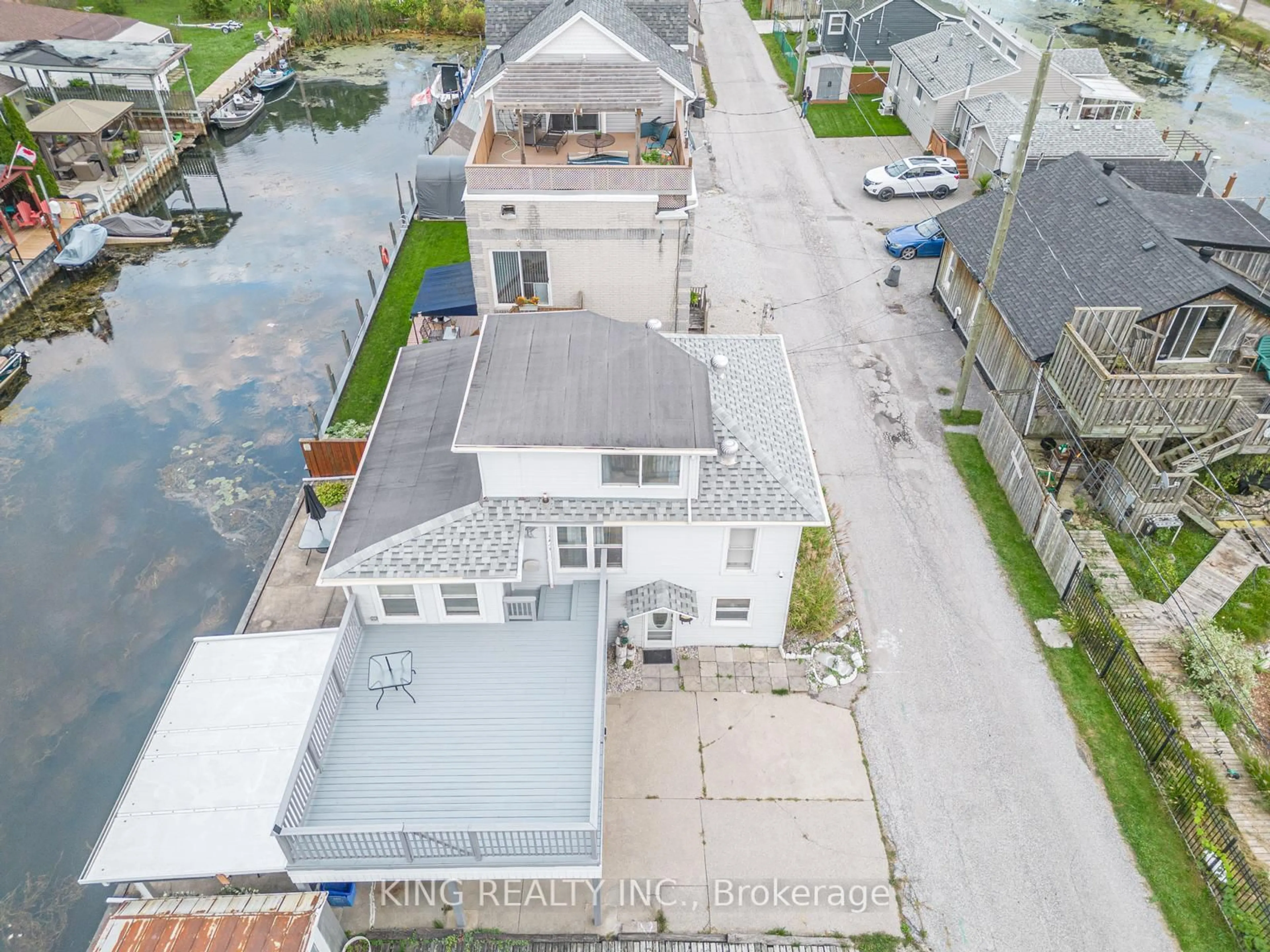 A pic from outside/outdoor area/front of a property/back of a property/a pic from drone, street for 42 Wahneta Ave, LaSalle Ontario N9J 1T7