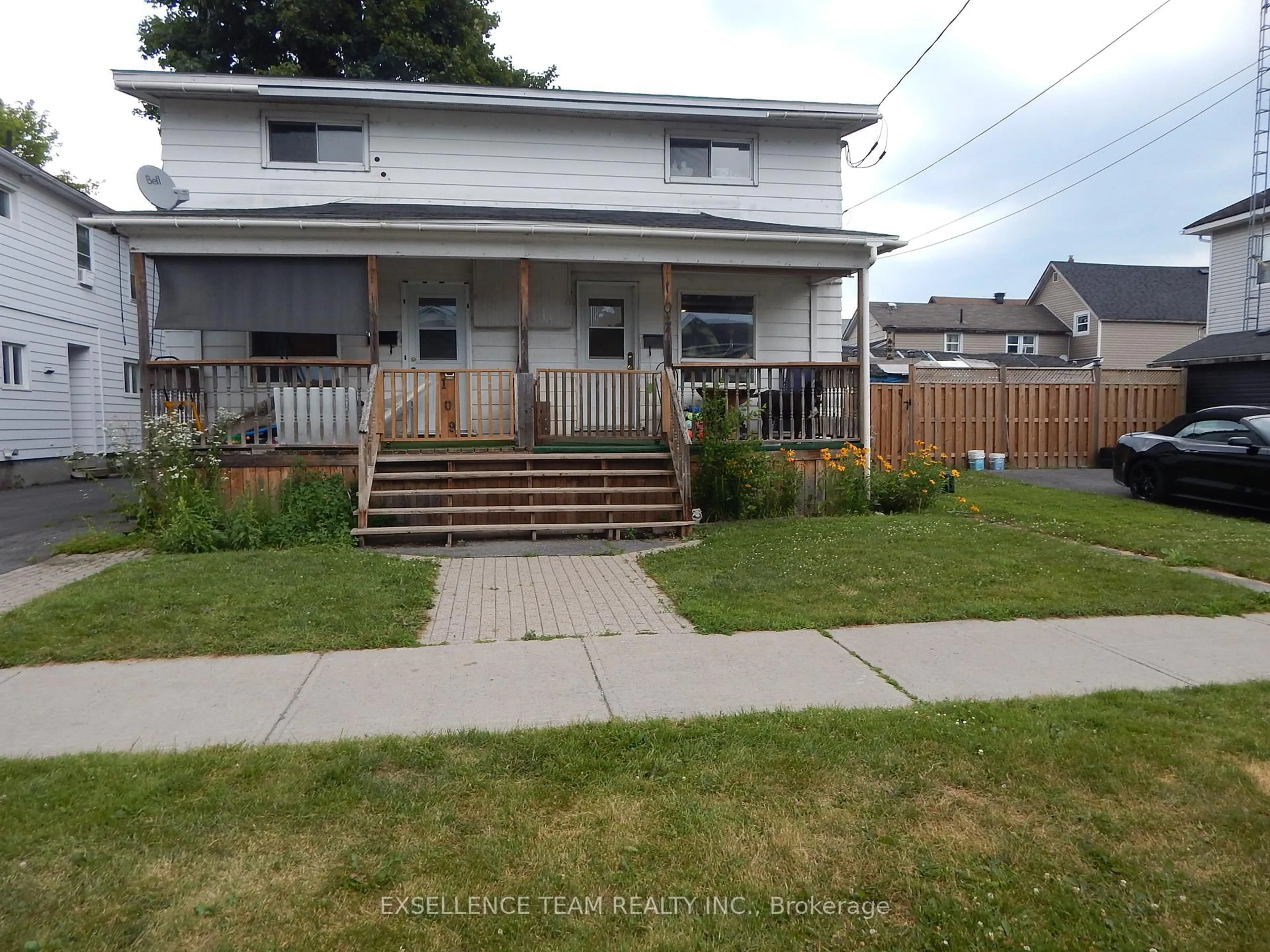 A pic from outside/outdoor area/front of a property/back of a property/a pic from drone, street for 107-109 Cumberland St, Cornwall Ontario K6J 4H4