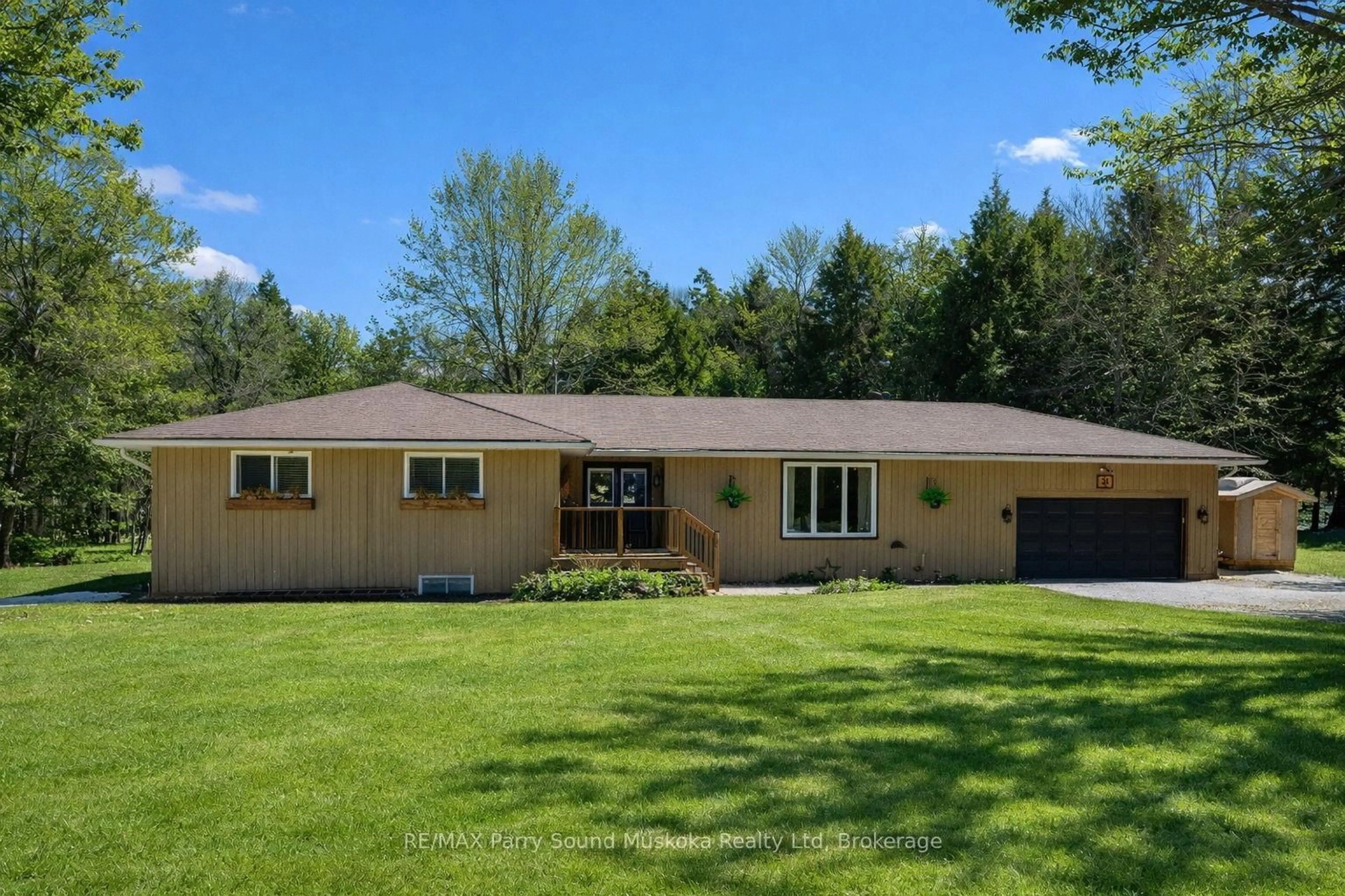 Home with vinyl exterior material, unknown for 31 Lake Forest Dr, McDougall Ontario P2A 2W9