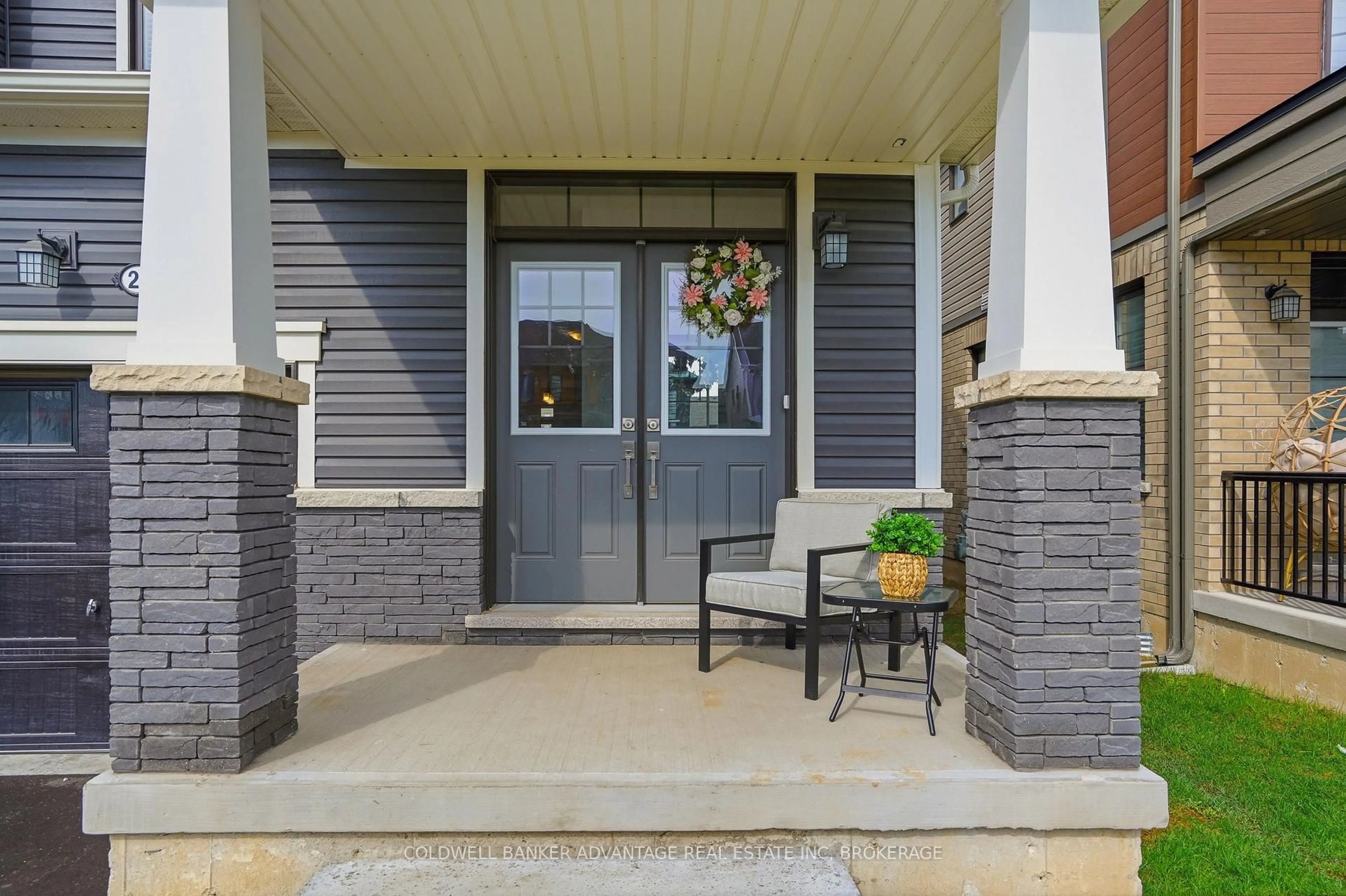 Indoor entryway for 21 Blackberry Lane, Thorold Ontario L0S 1K0