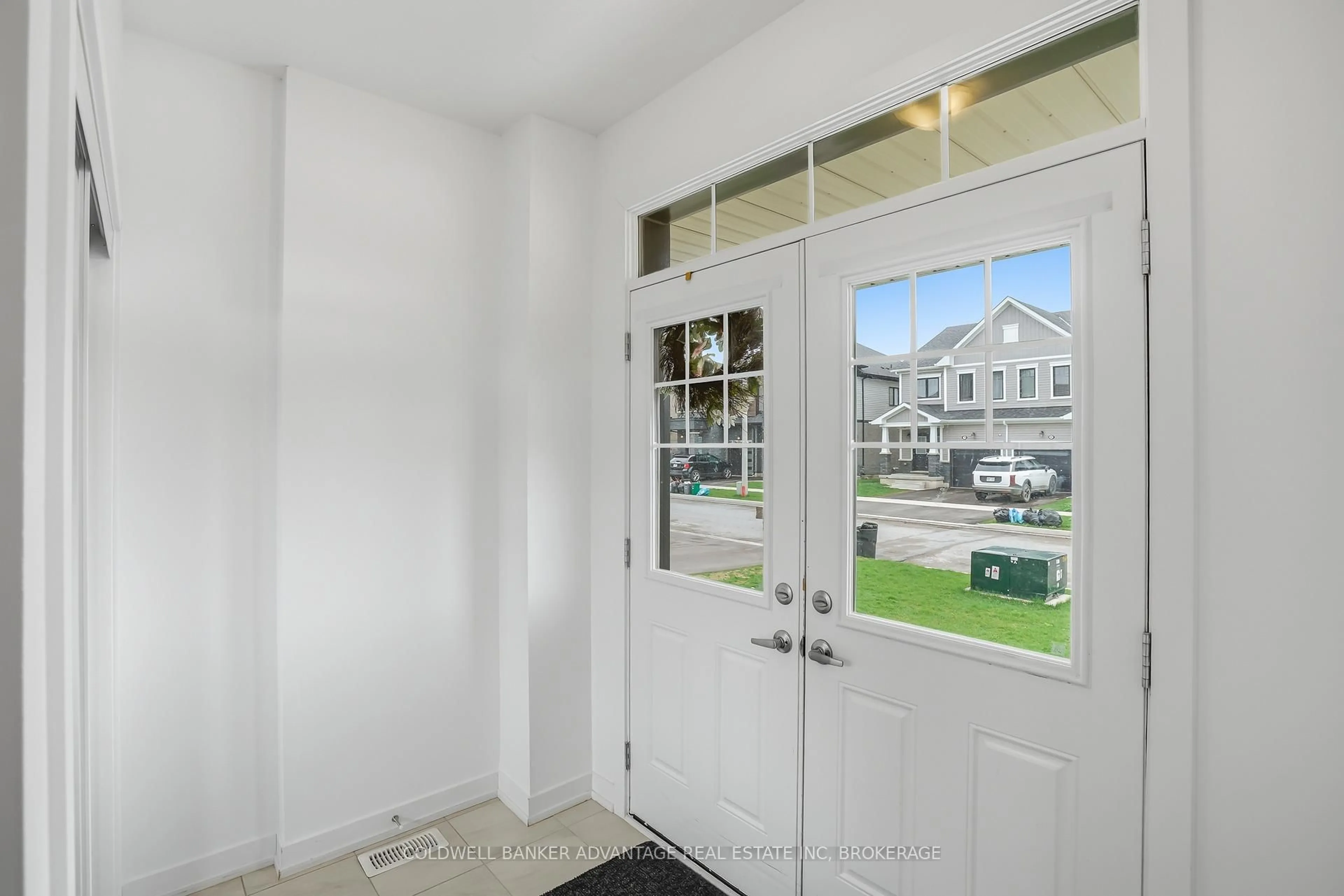 Indoor entryway for 21 Blackberry Lane, Thorold Ontario L0S 1K0