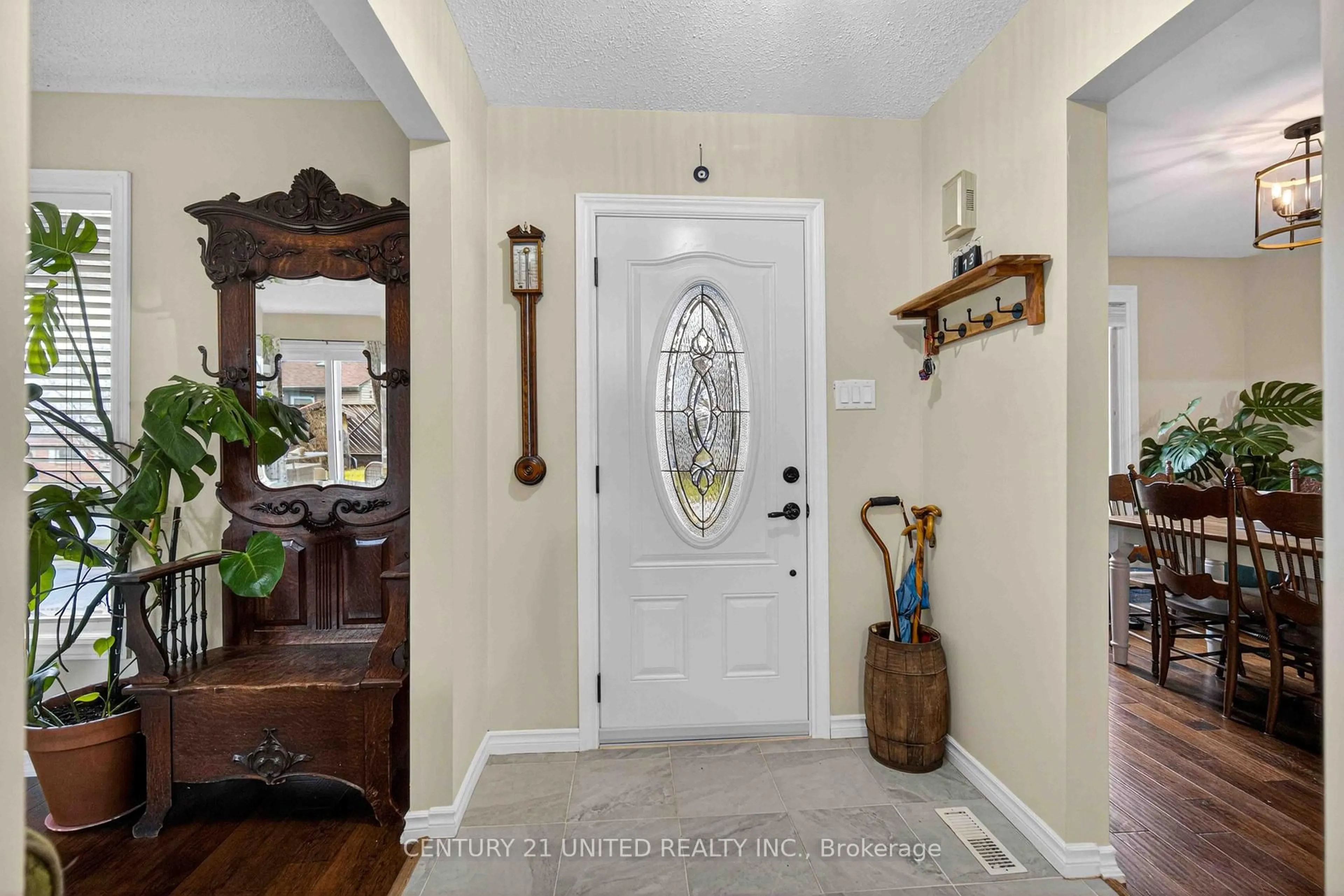 Indoor entryway for 2 Rogers Rd, Kawartha Lakes Ontario K9V 5C3