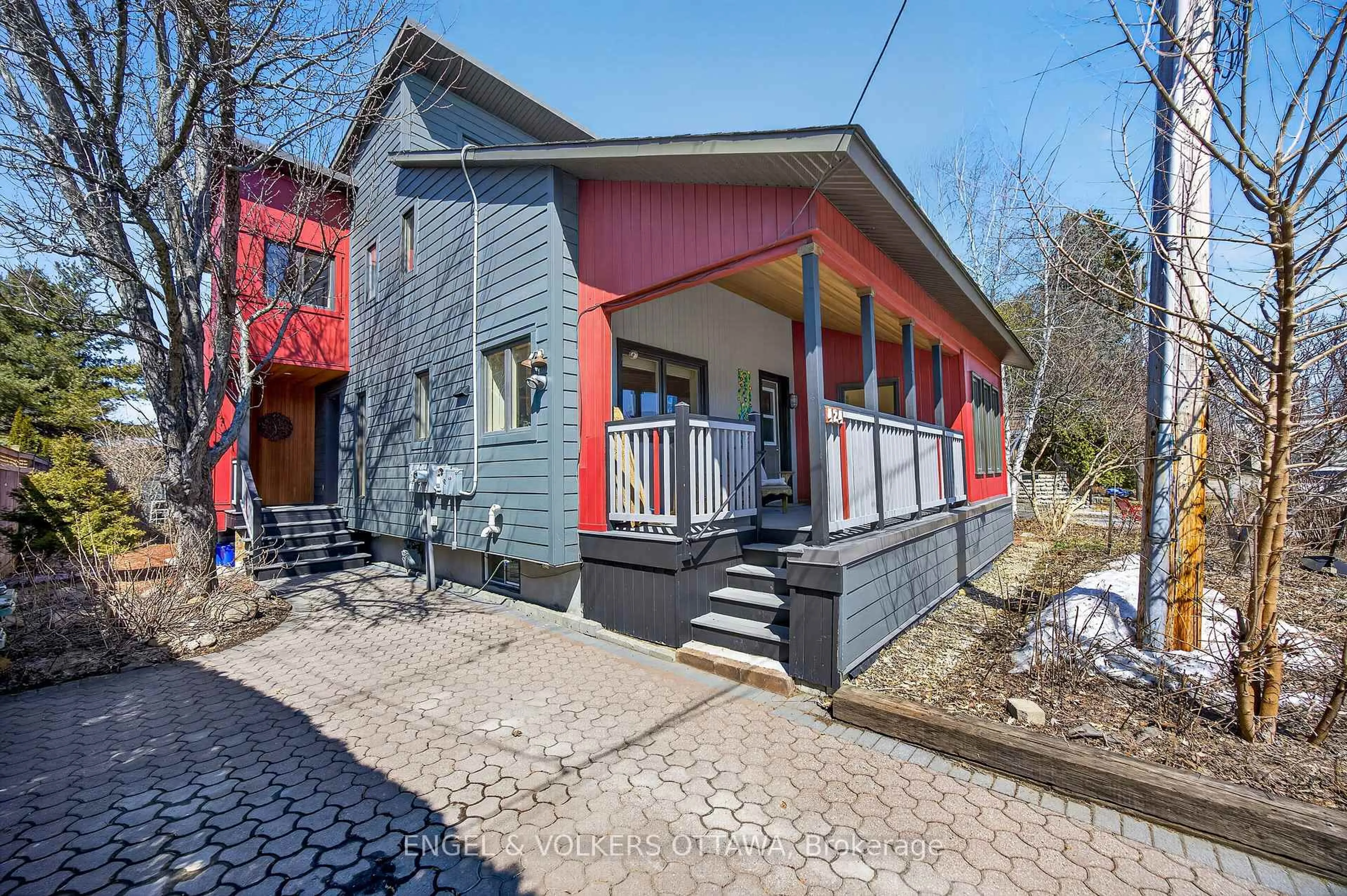 Patio, street for 424 Lochaber Ave, Ottawa Ontario K2A 0A6