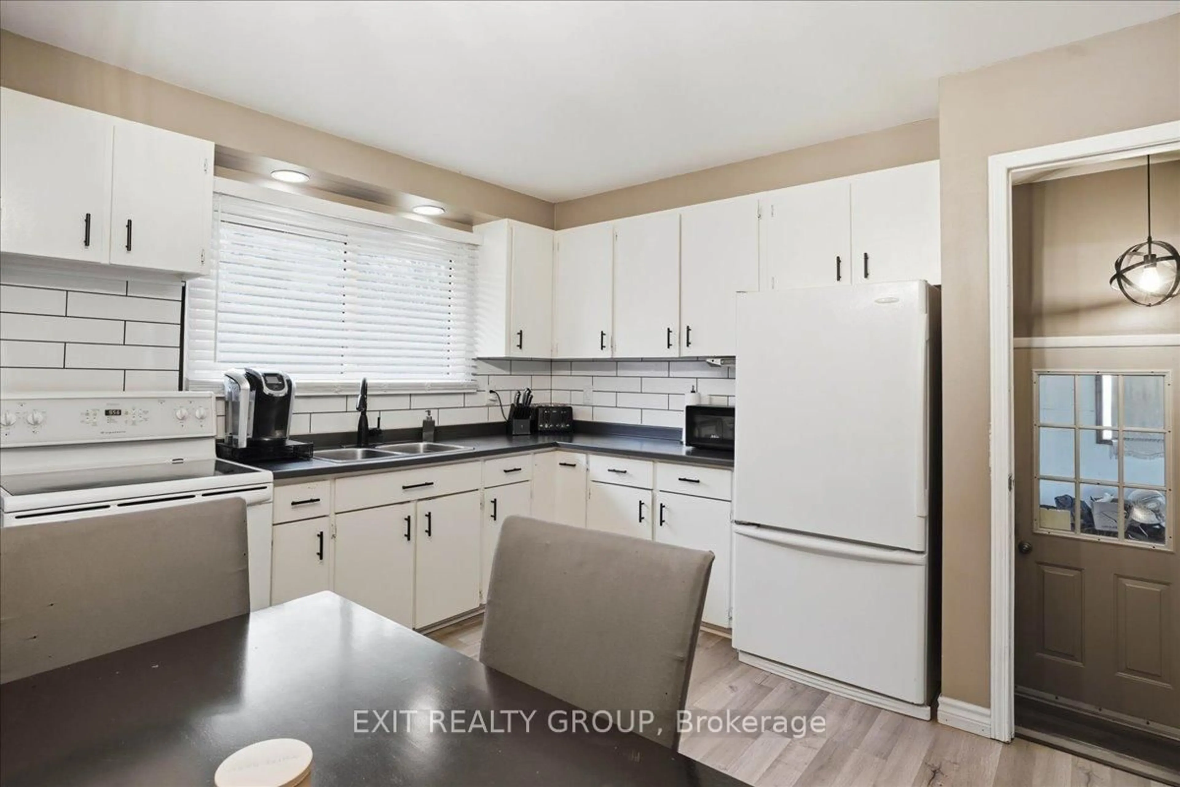 Unknown for 518 Aikins Rd, Quinte West Ontario K8V 5P5