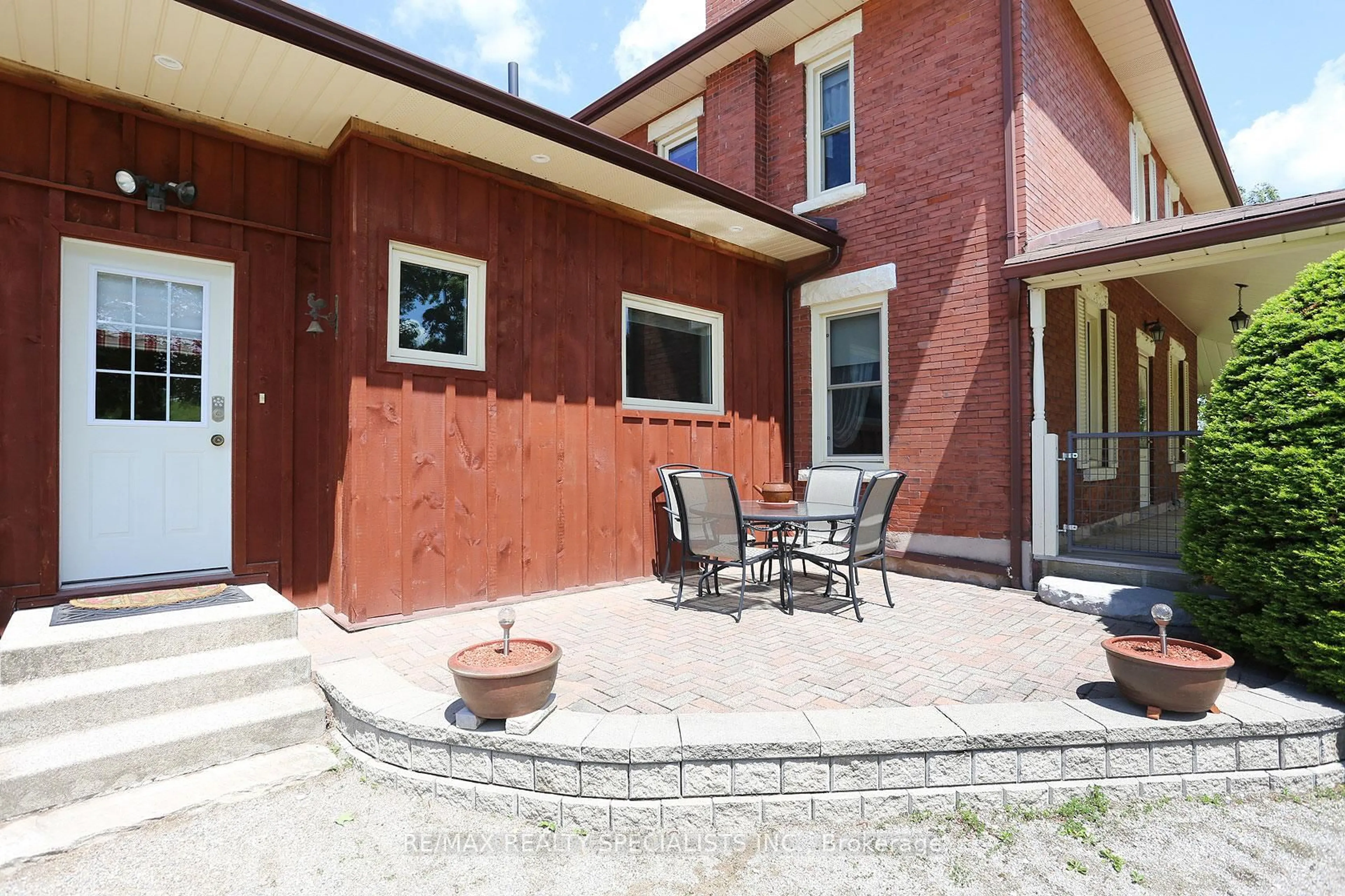 Patio, street for 4962 Third Line, Erin Ontario L7J 2L8